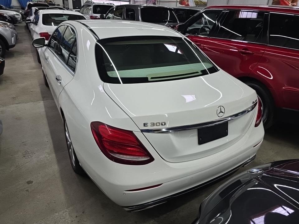 MERCEDES-BENZ E-CLASS - 6