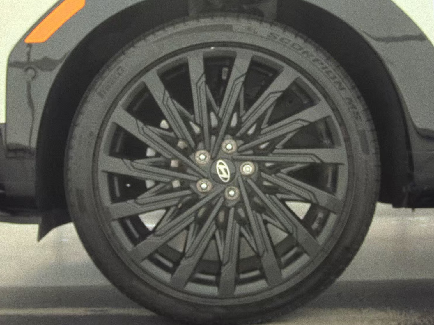 HYUNDAI CALLIGRAPH - 10