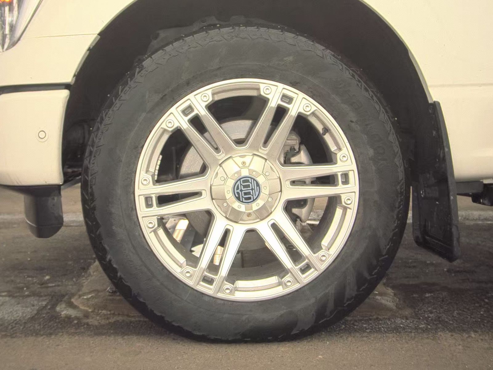 2023 Ford F-150 Platinum AWD