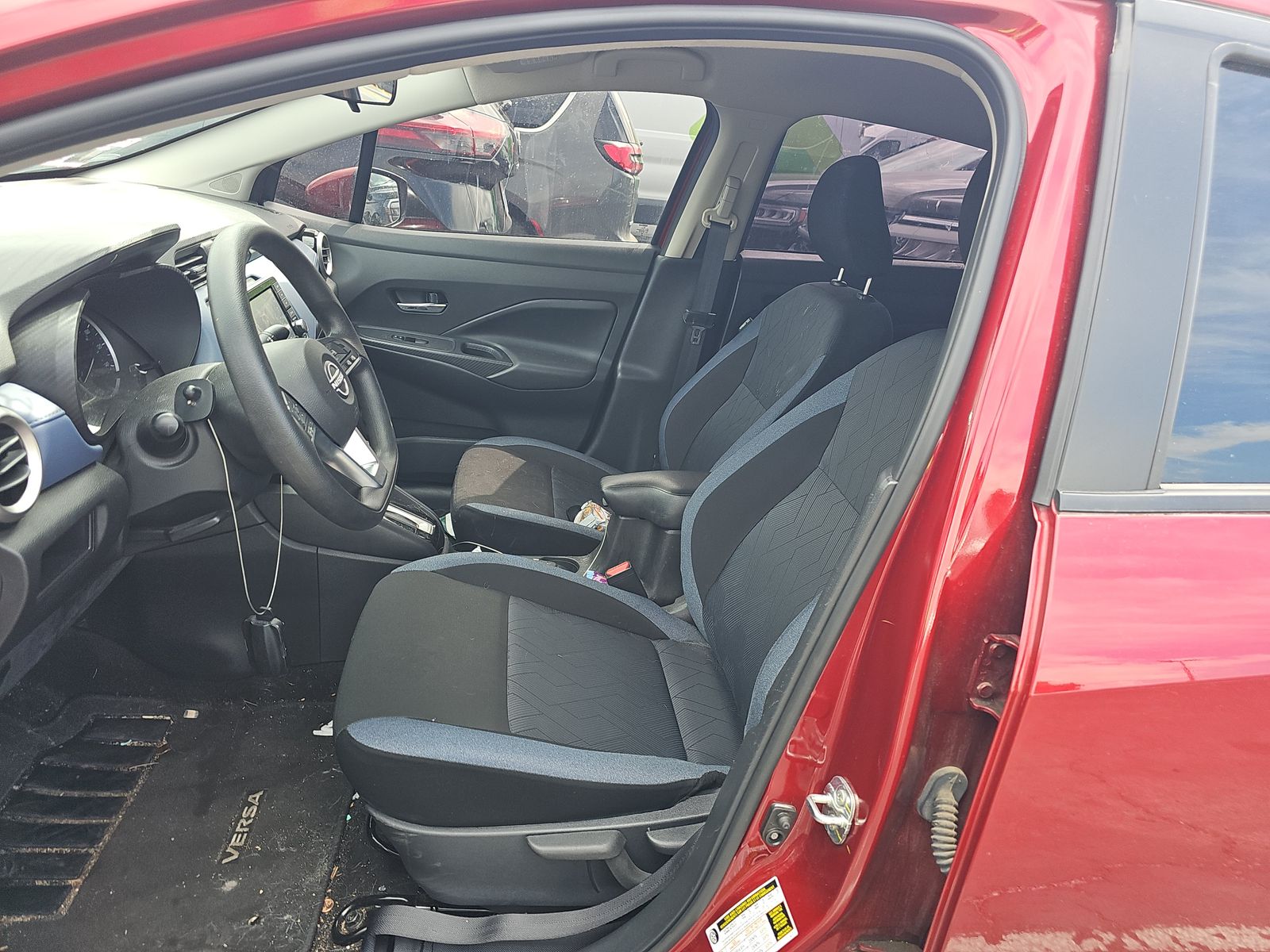 NISSAN VERSA - 8