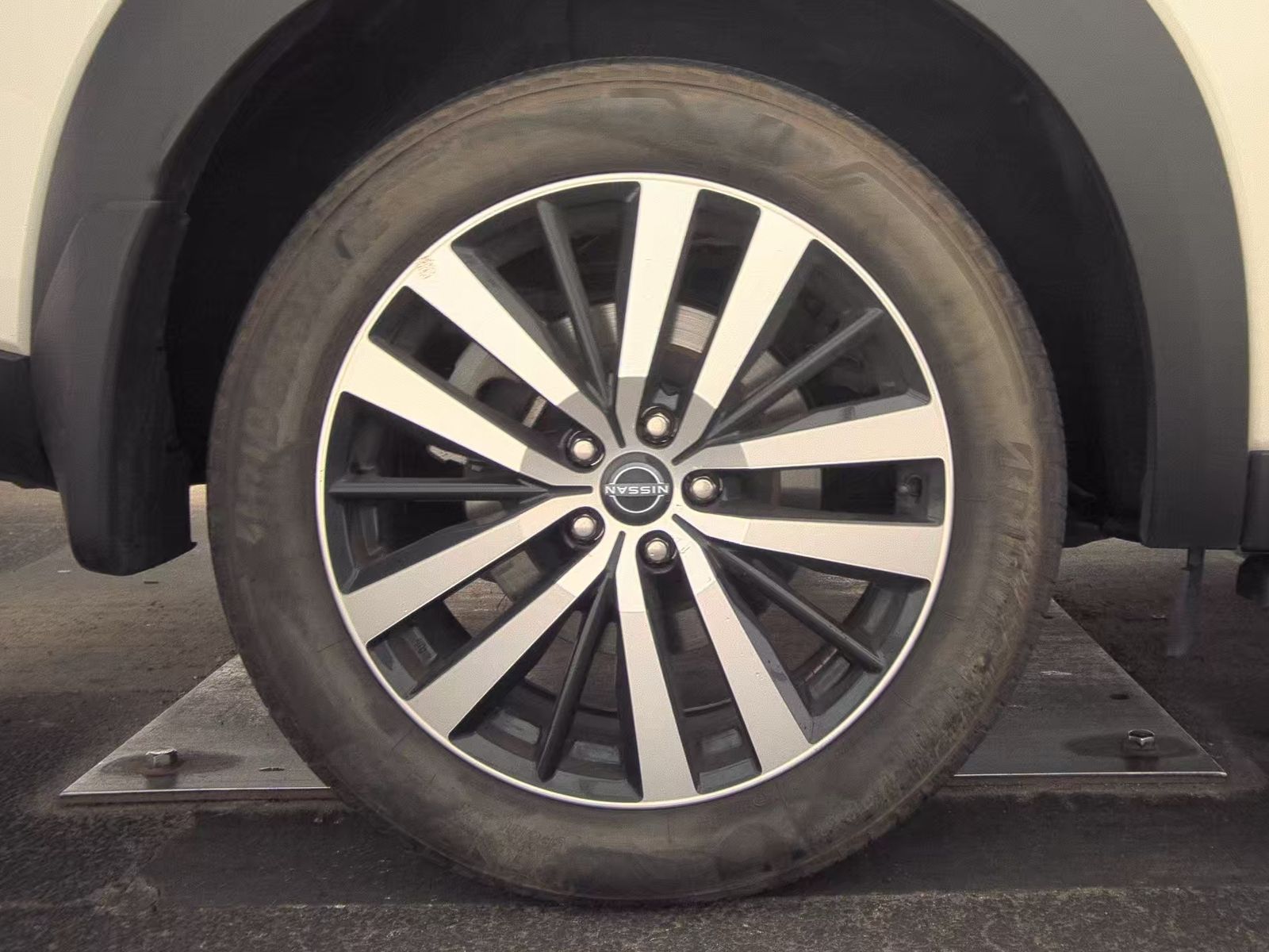 2023 Nissan Pathfinder Platinum AWD