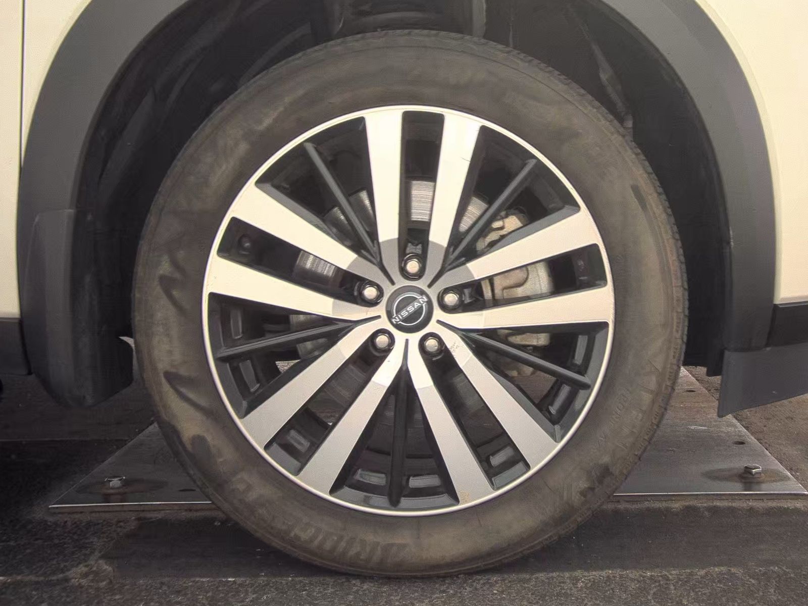 2023 Nissan Pathfinder Platinum AWD