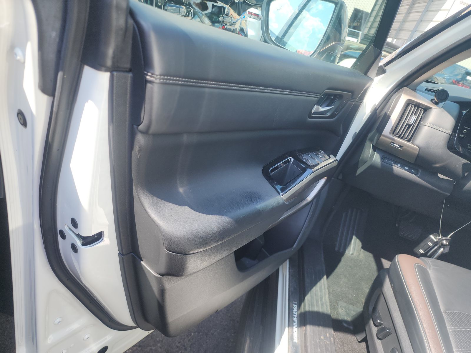 2023 Nissan Pathfinder Platinum AWD