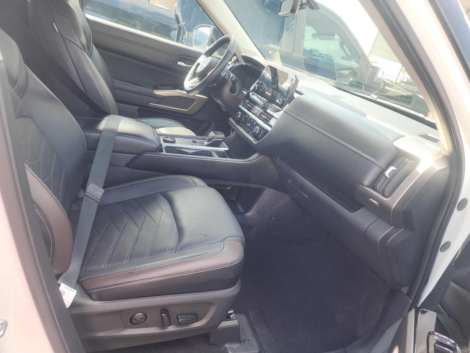 2023 Nissan Pathfinder Platinum AWD