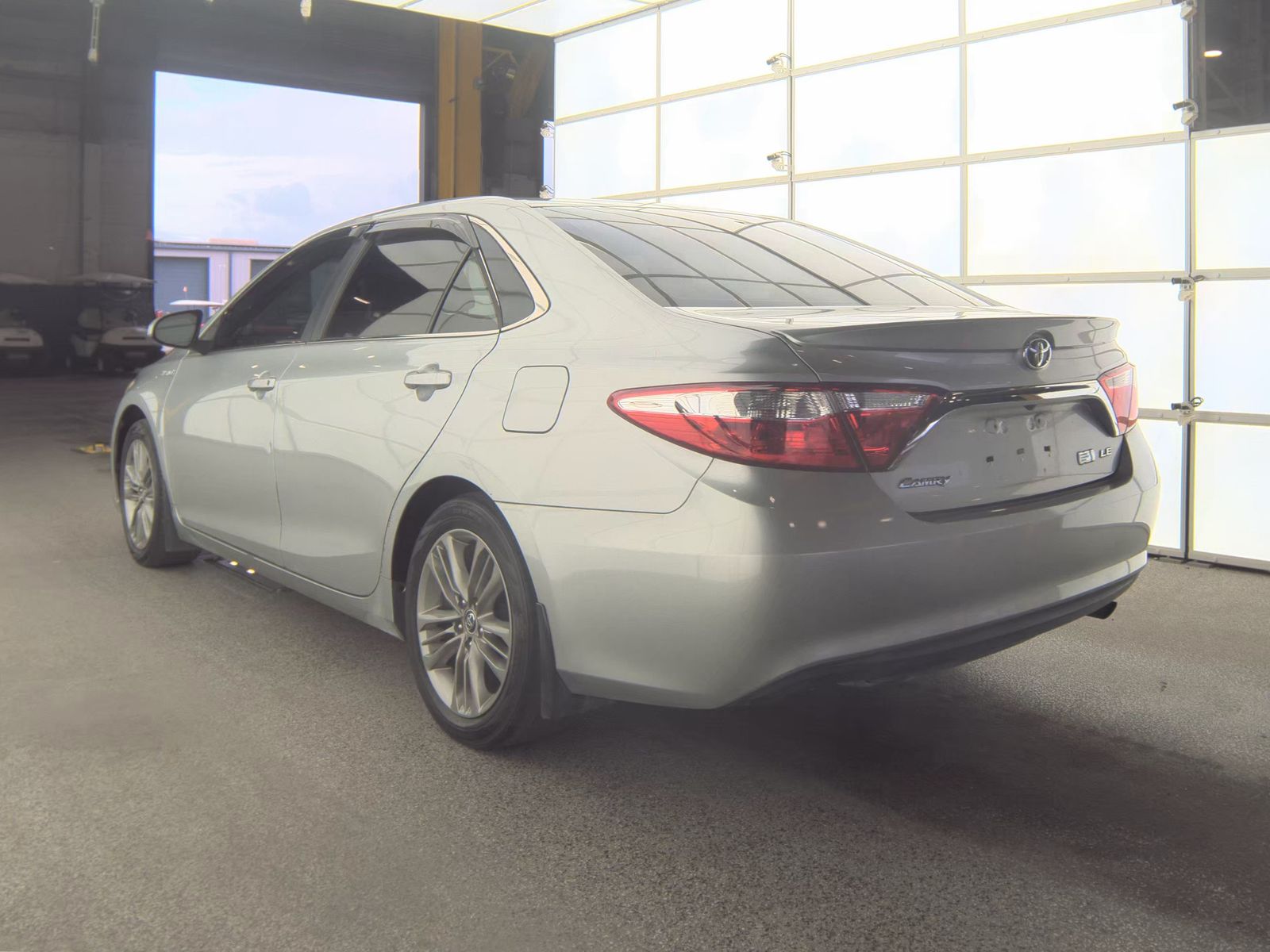 2016 Toyota Camry Hybrid XLE FWD