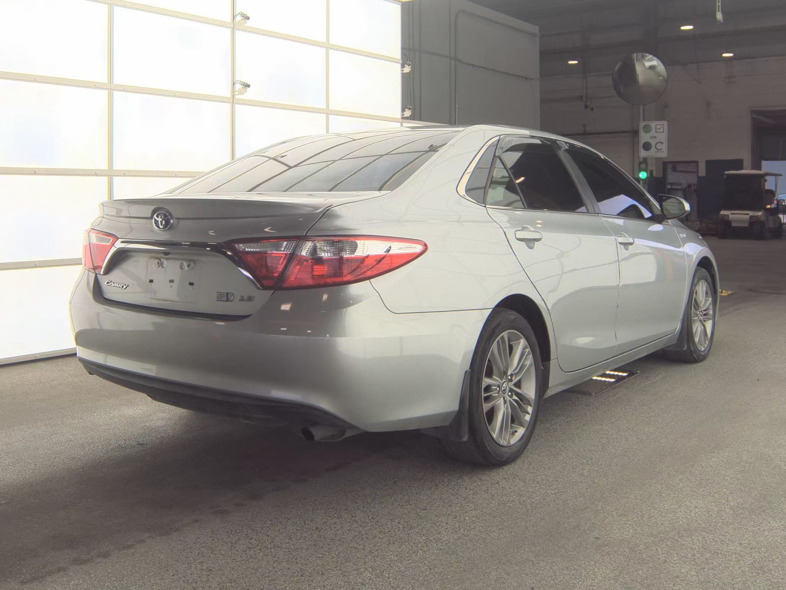 2016 Toyota Camry Hybrid XLE FWD