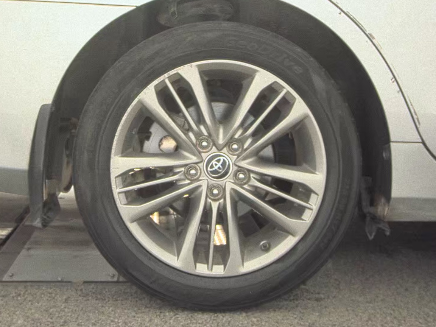 2016 Toyota Camry Hybrid XLE FWD