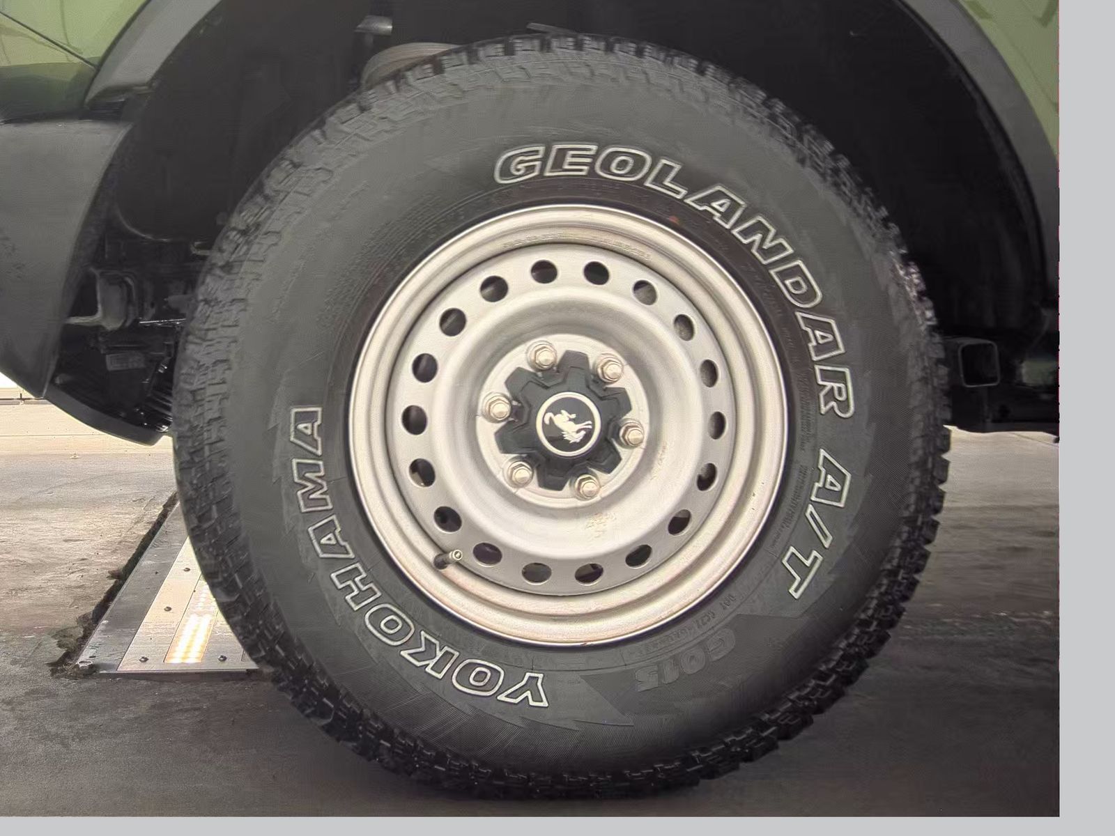 FORD BRONCO - 10