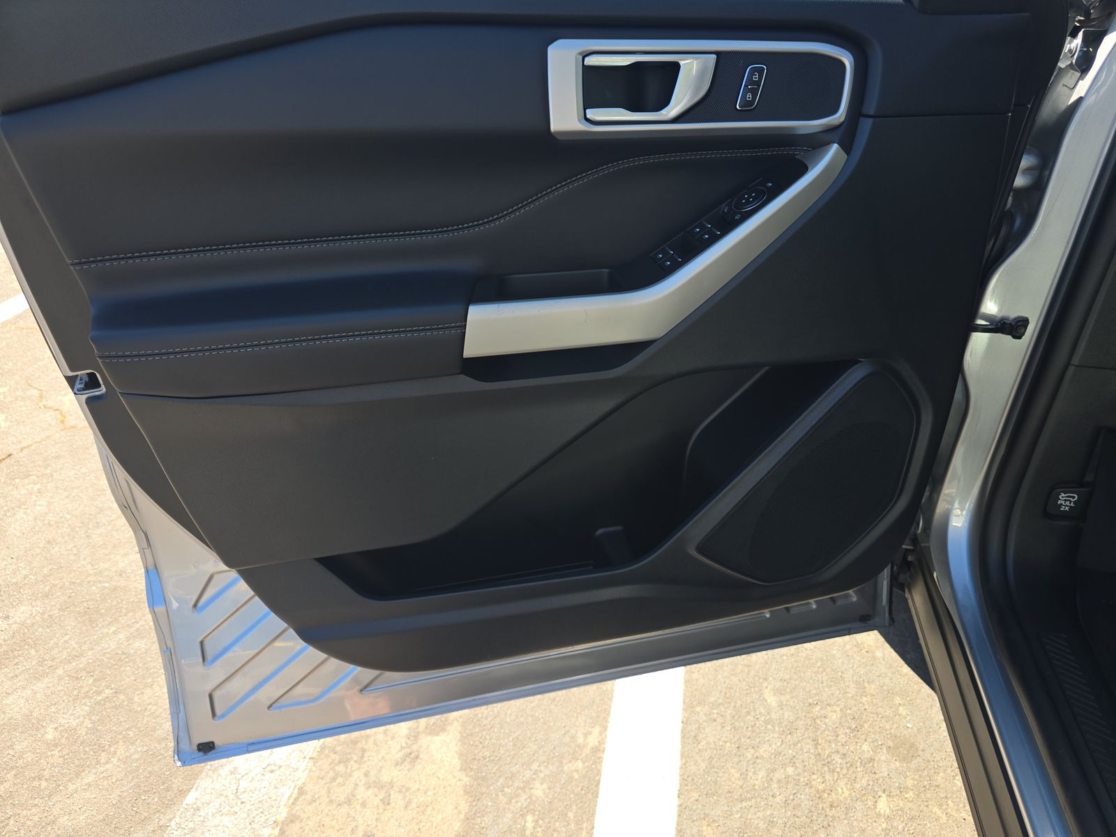 2023 Ford Explorer XLT AWD