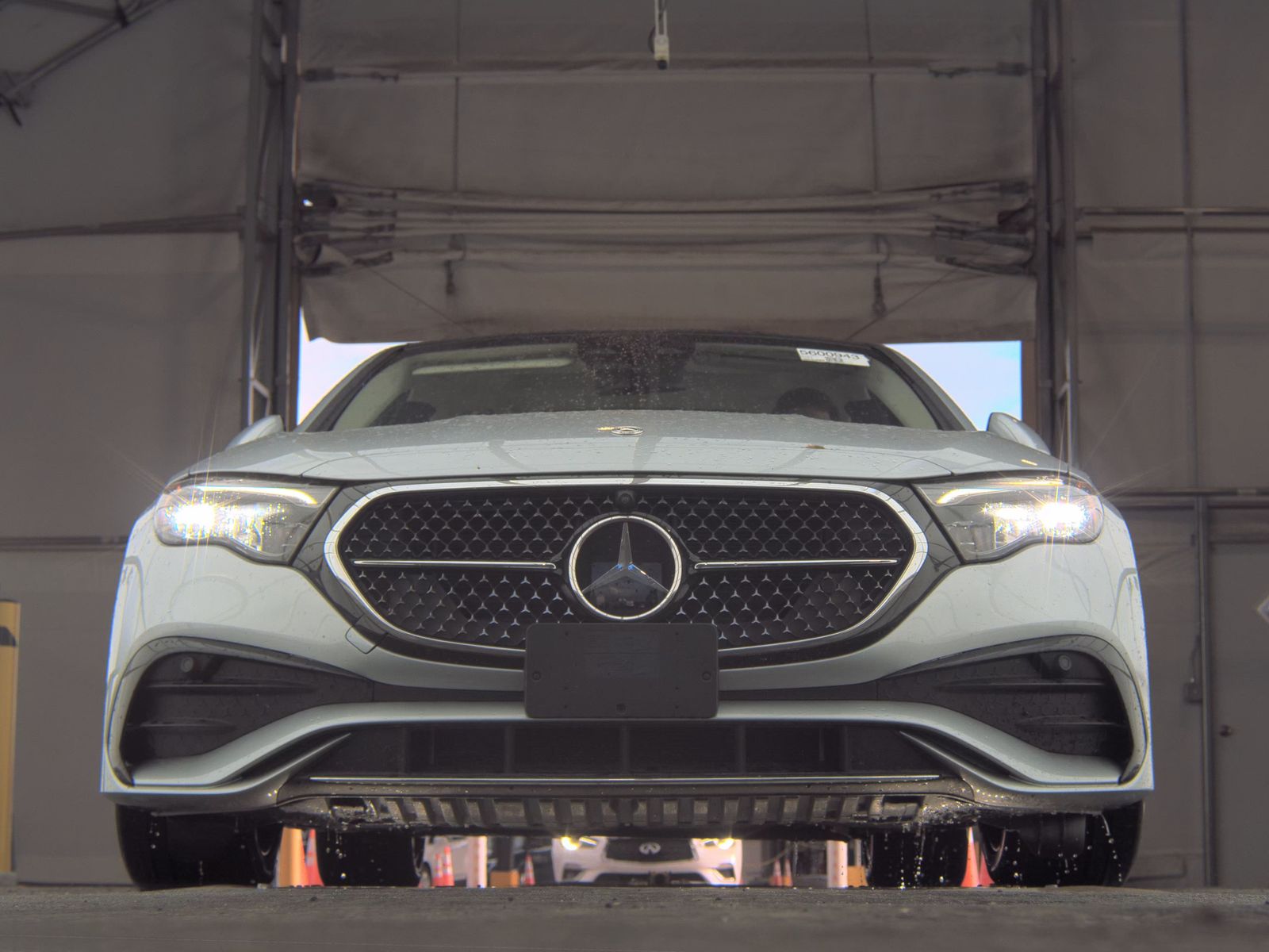 MERCEDES-BENZ E-CLASS - 4