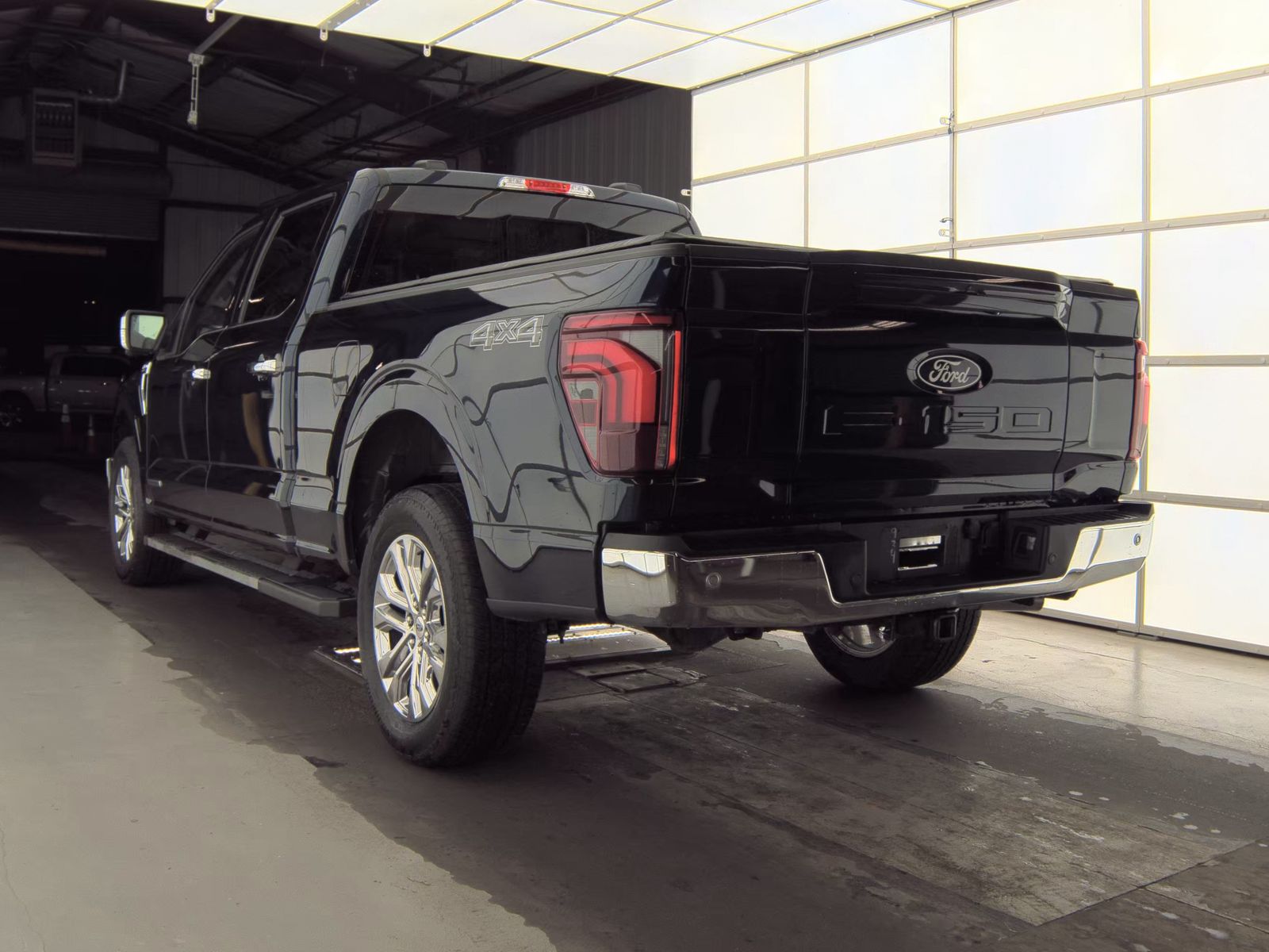 2025 Ford F-150 Hybrid Lariat AWD