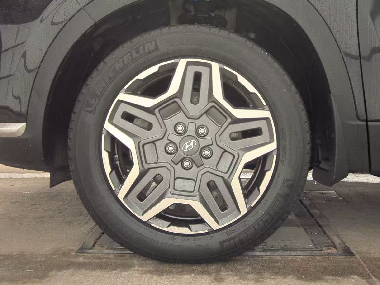 HYUNDAI LIMITED - 10