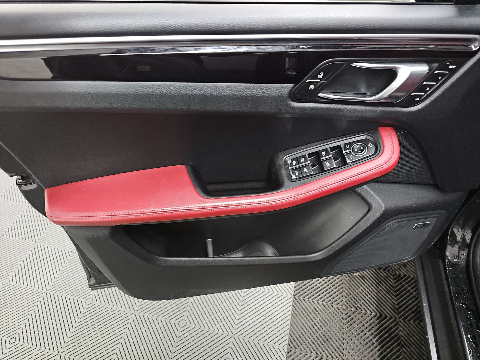 2023 Porsche Macan Base AWD