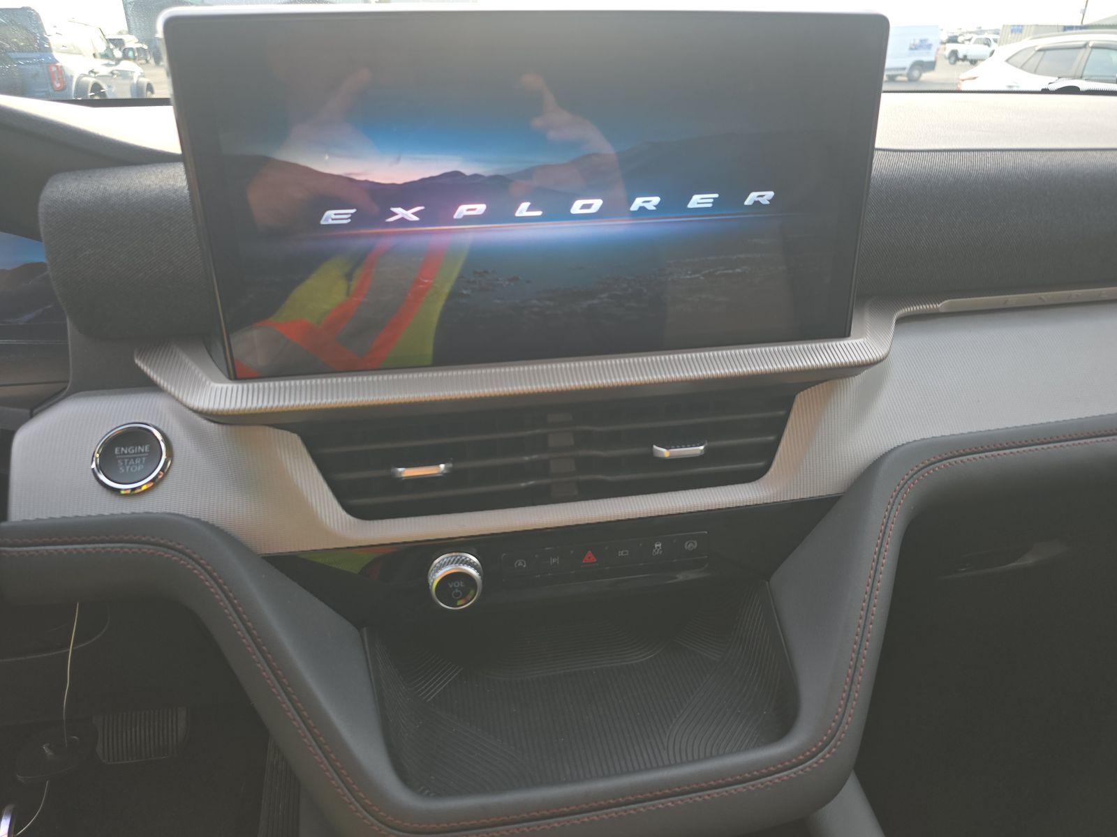 2025 Ford Explorer Active RWD