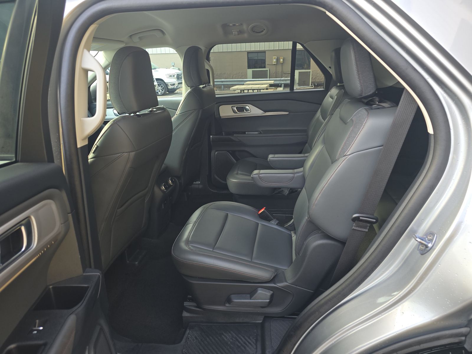 2025 Ford Explorer Active RWD