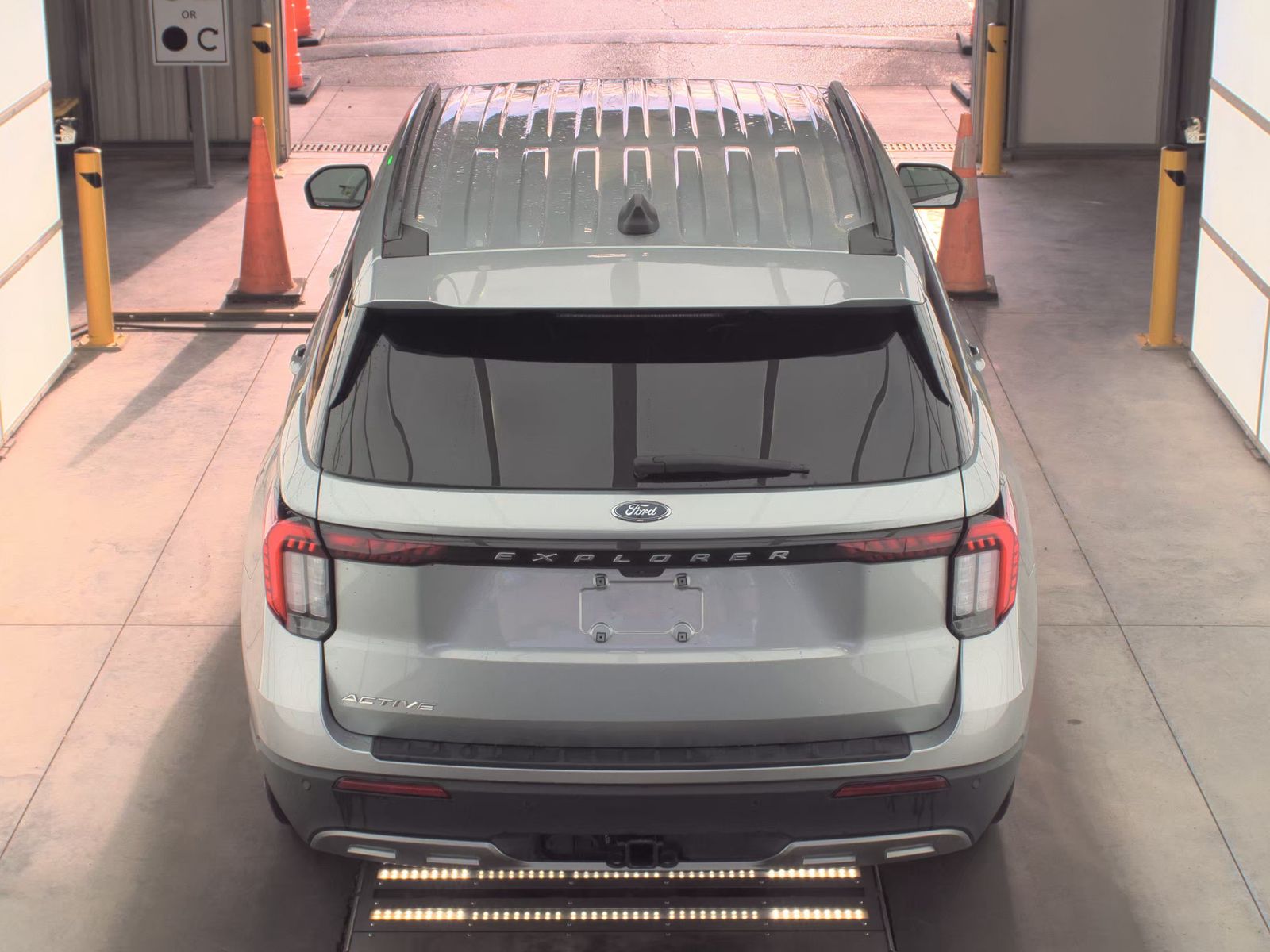 2025 Ford Explorer Active RWD