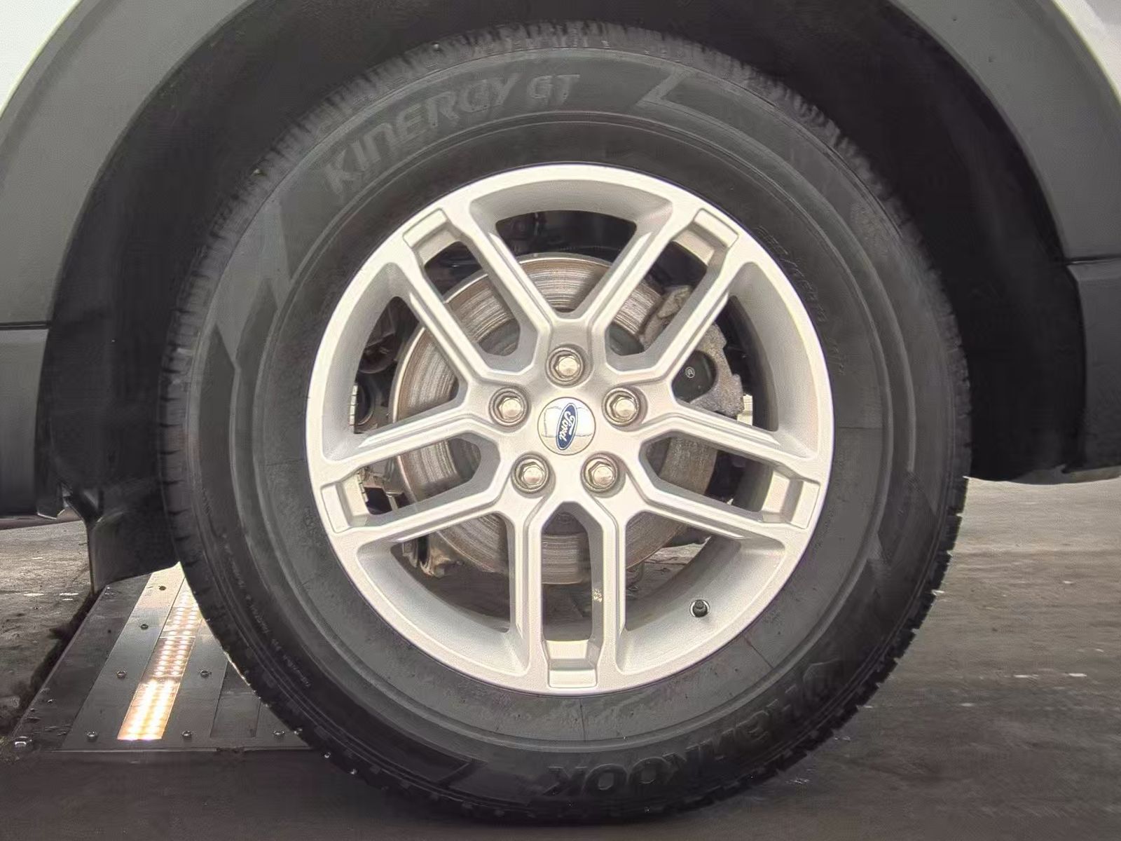 2025 Ford Explorer Active RWD