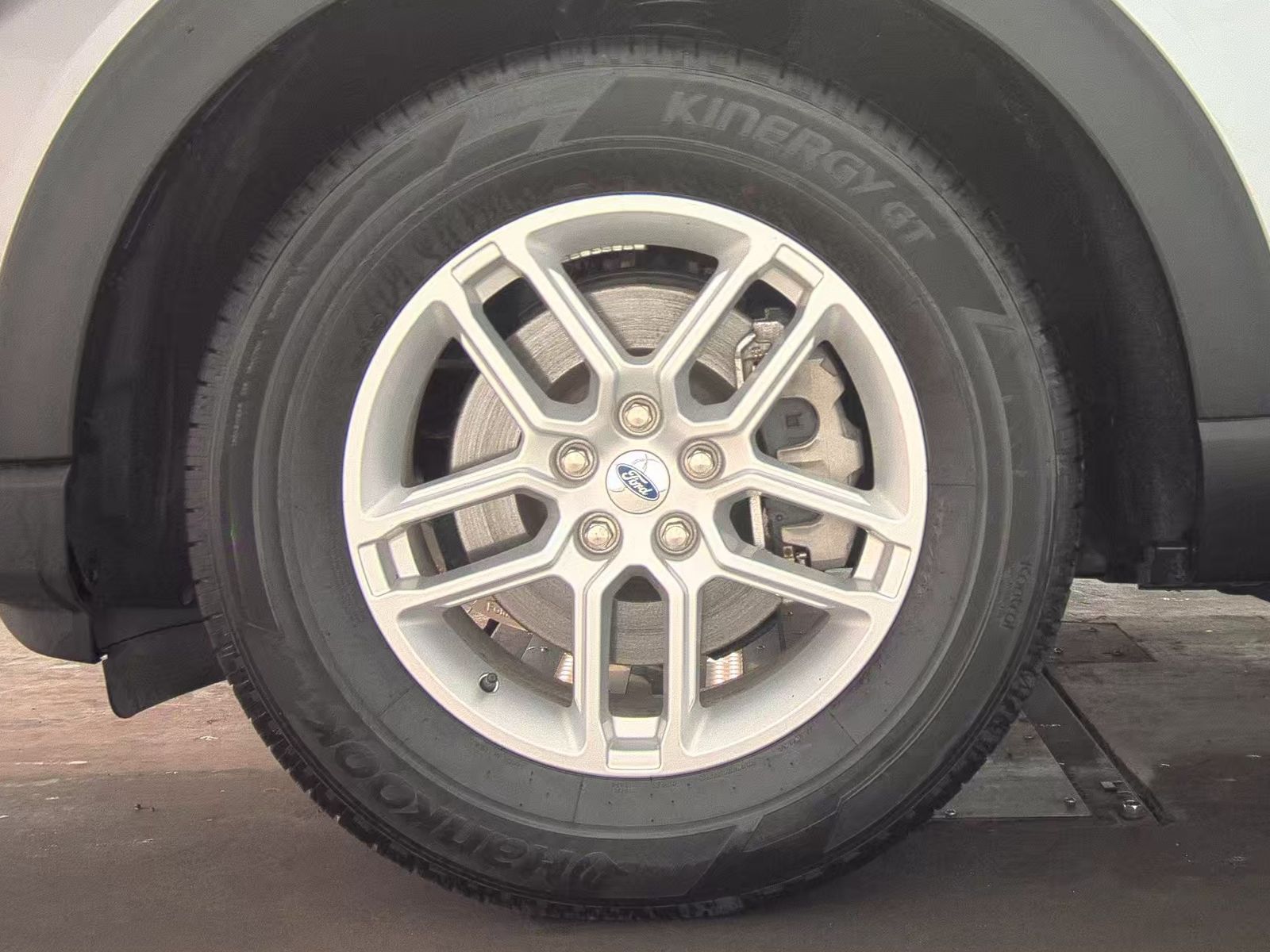 2025 Ford Explorer Active RWD