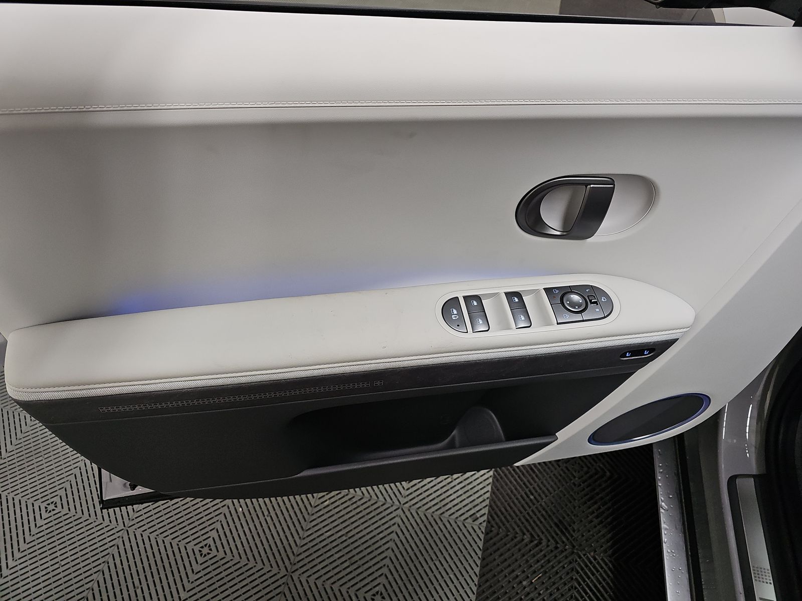 HYUNDAI LIMITED - 10