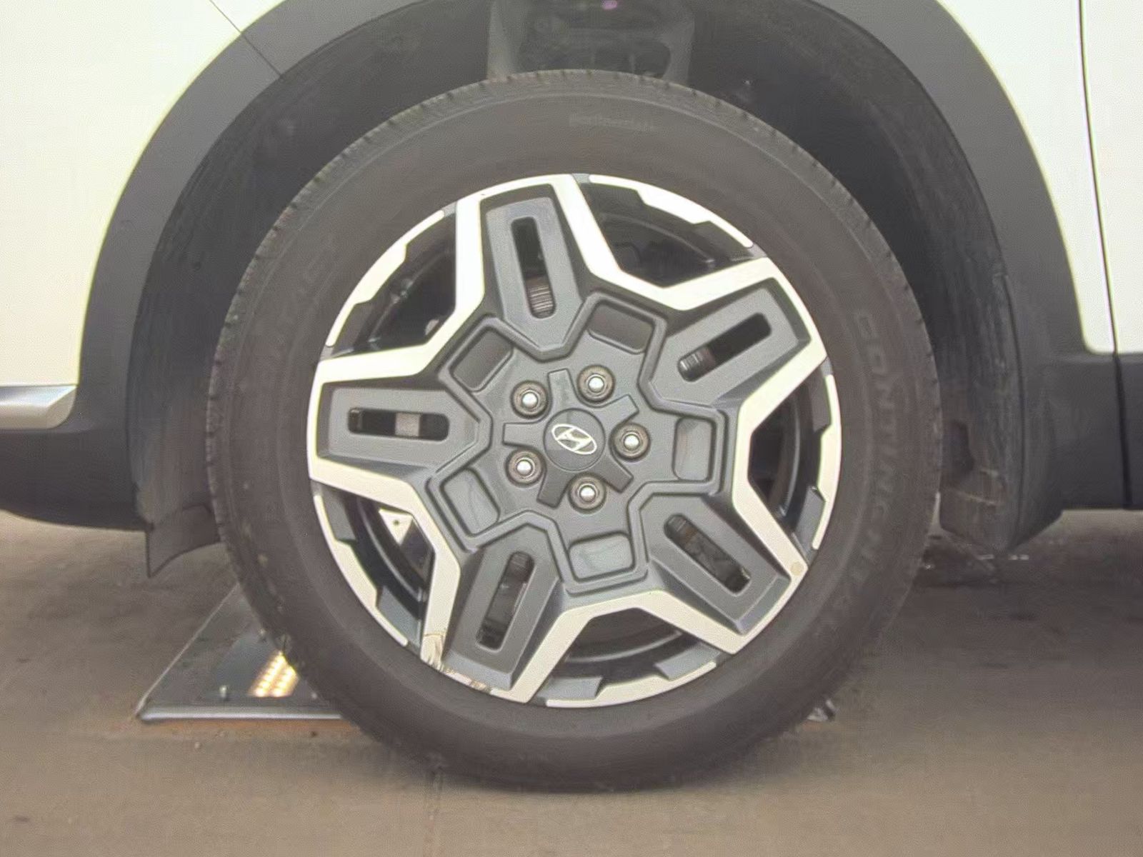 HYUNDAI LIMITED - 10