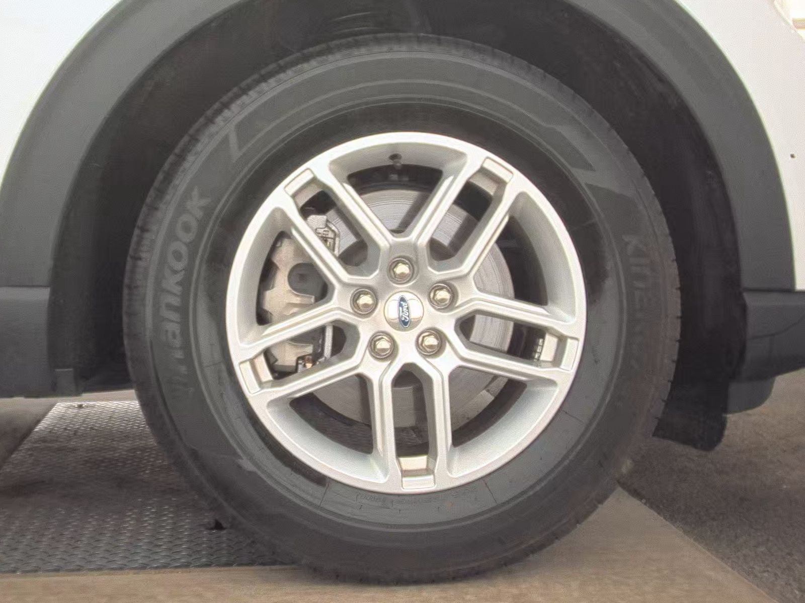 2025 Ford Explorer Active RWD