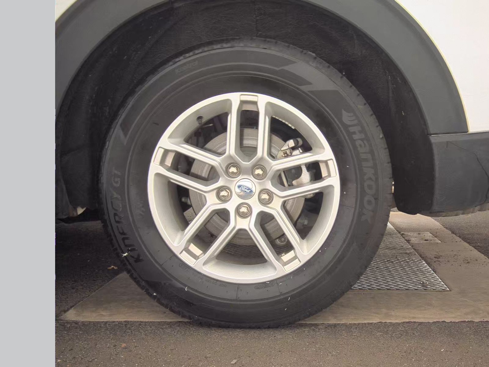 2025 Ford Explorer Active RWD