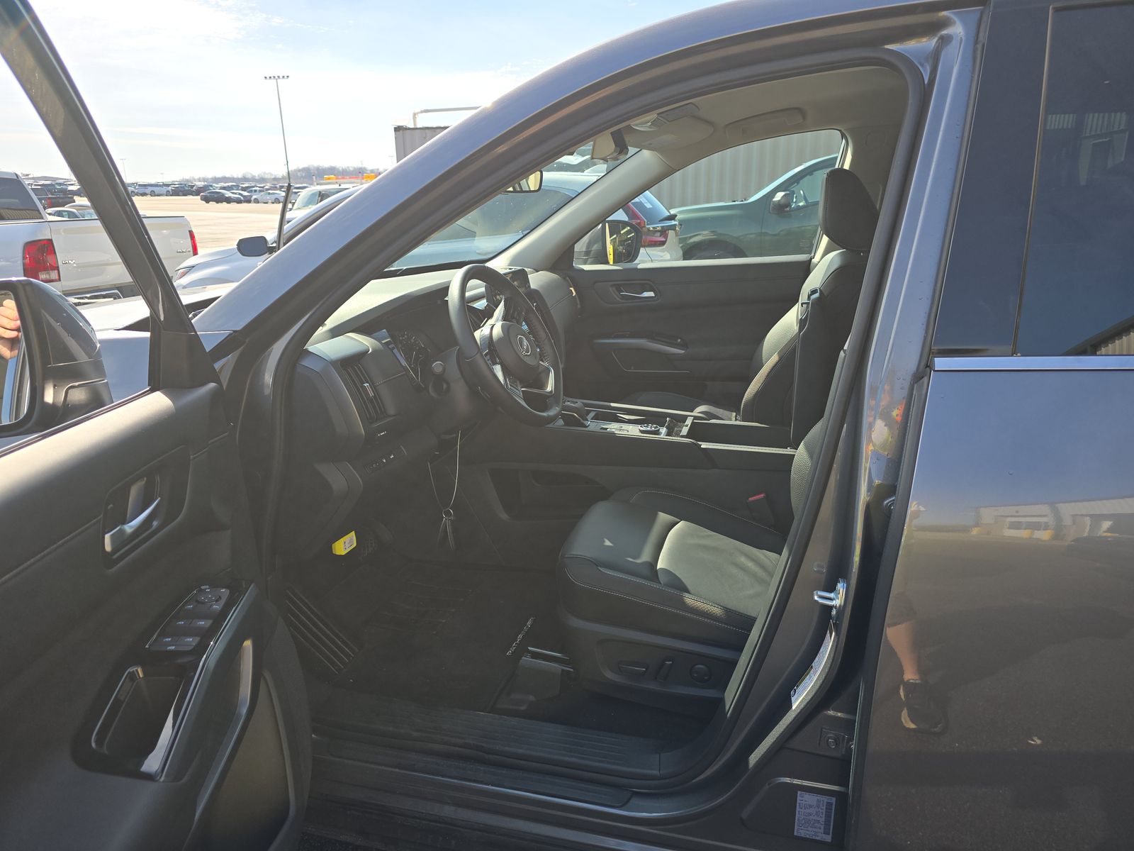 2025 Nissan Pathfinder SL AWD