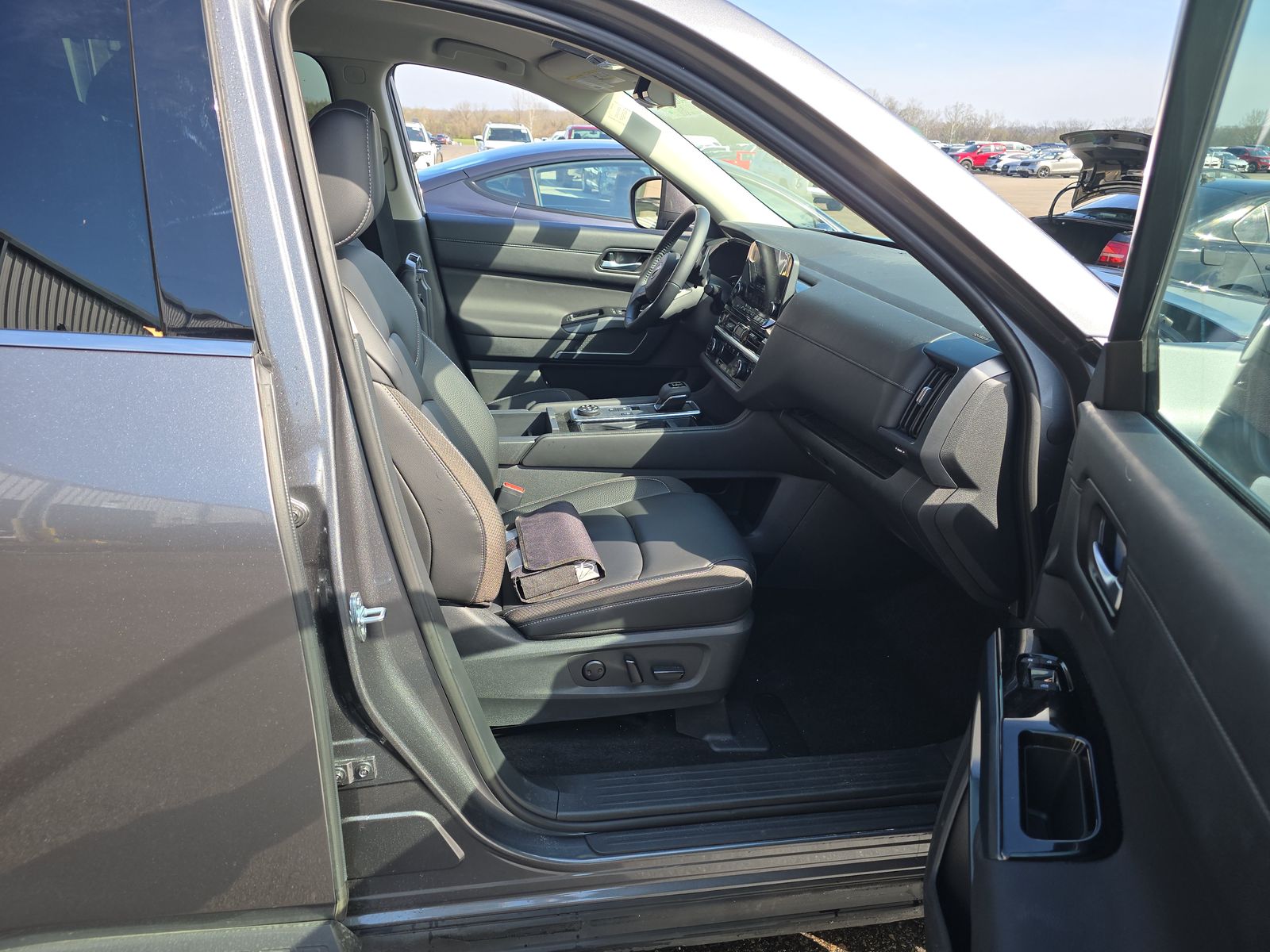 2025 Nissan Pathfinder SL AWD