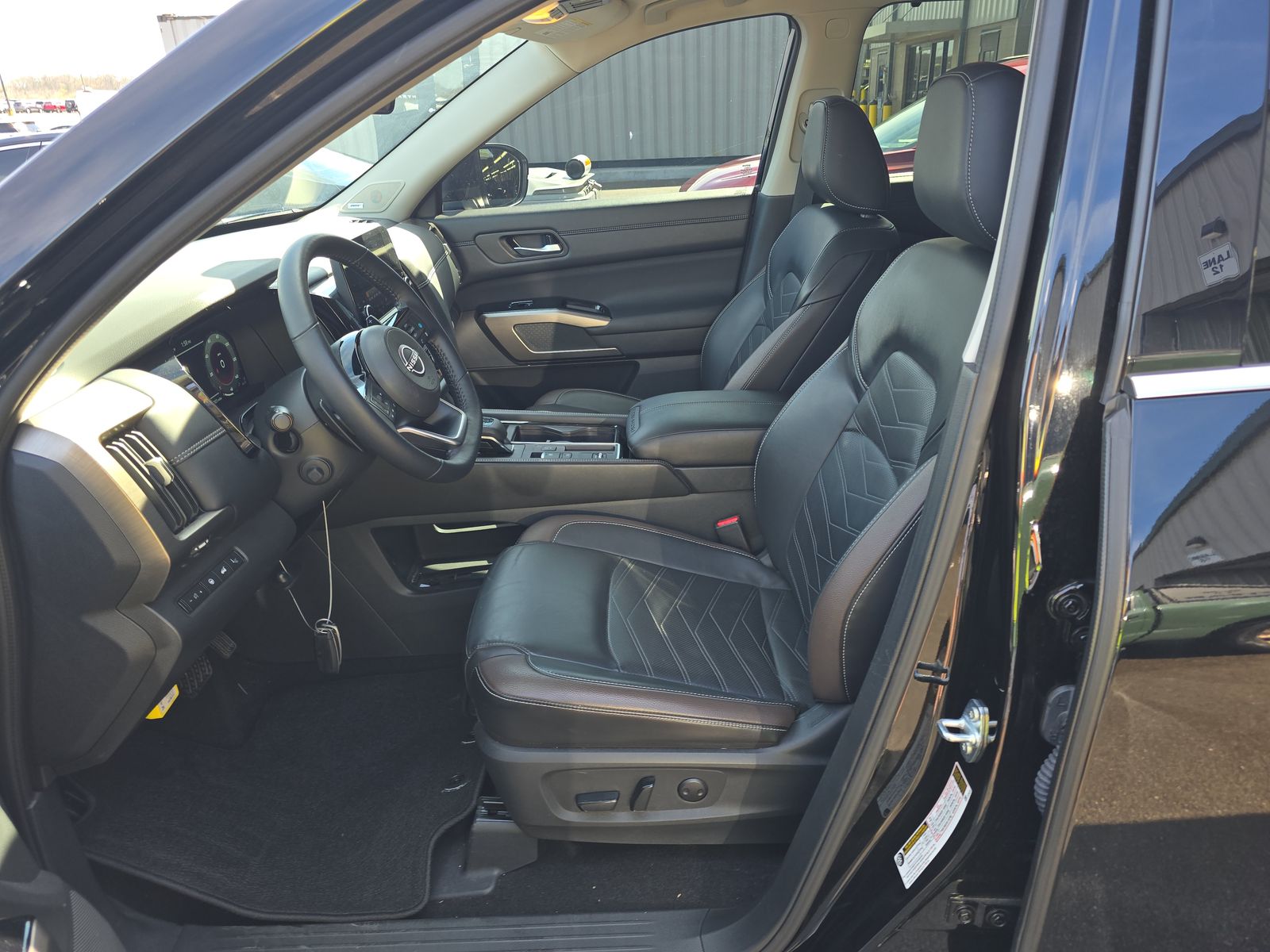 2025 Nissan Pathfinder Platinum FWD