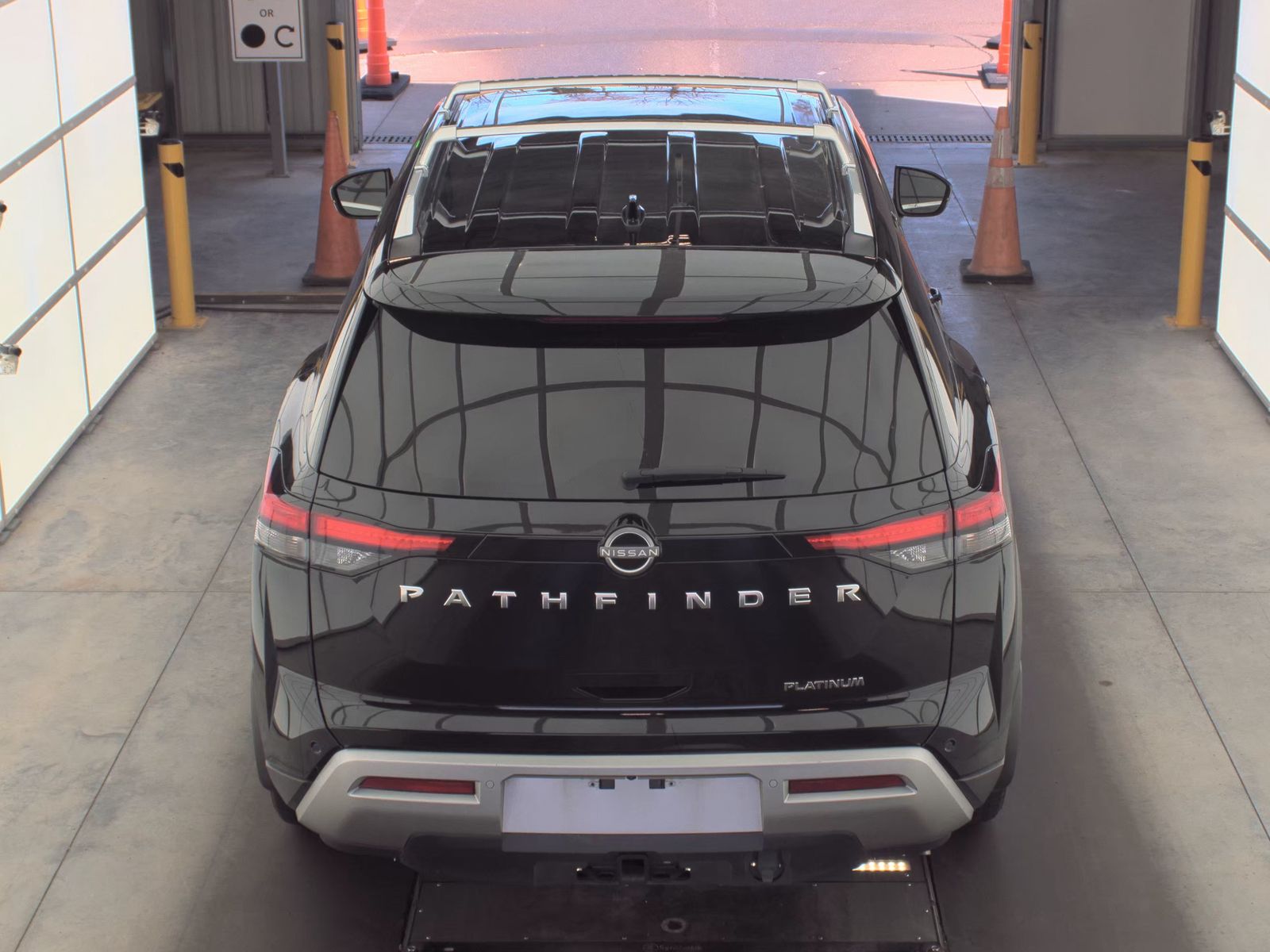 2025 Nissan Pathfinder Platinum FWD