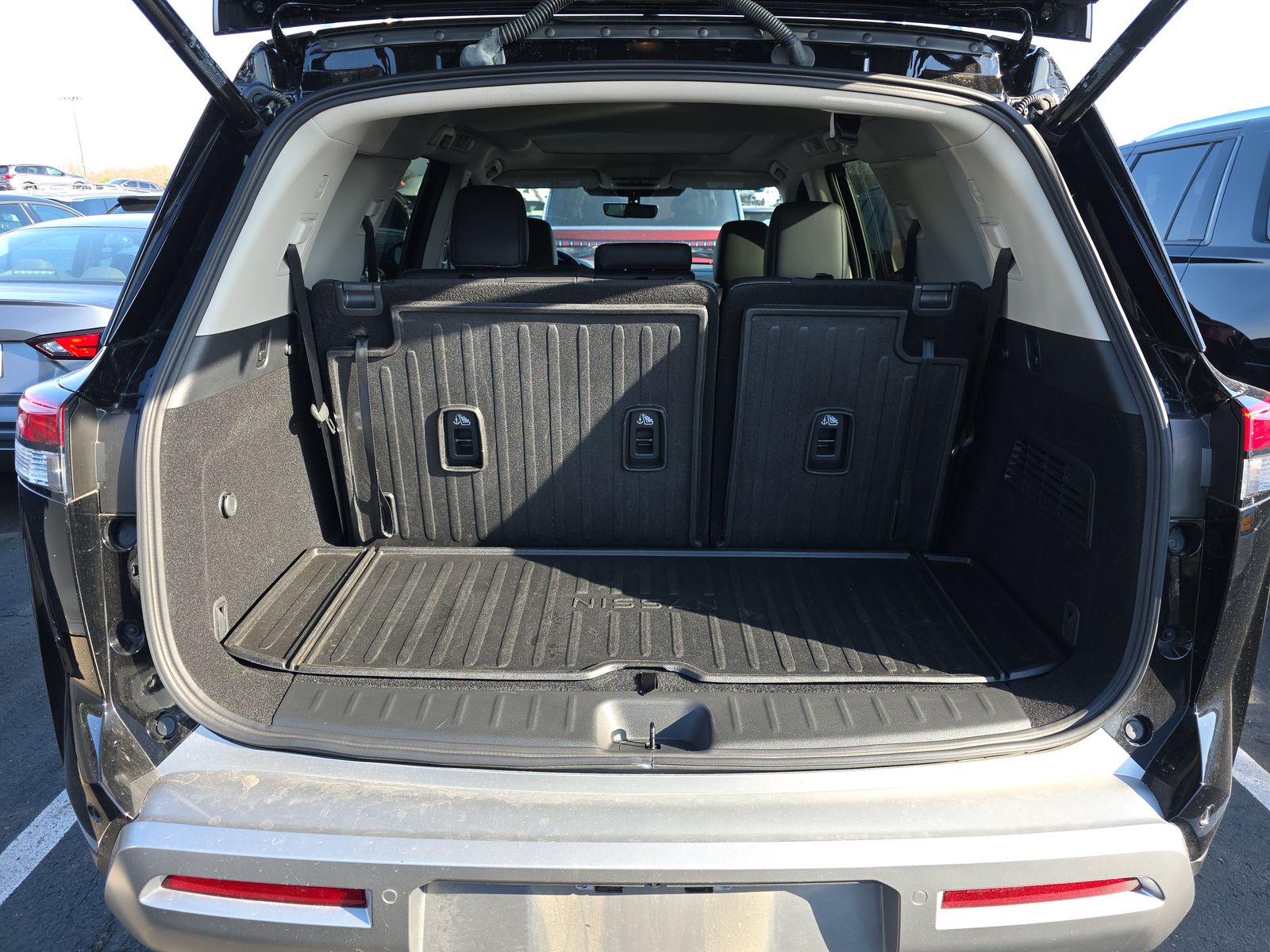 2025 Nissan Pathfinder Platinum FWD