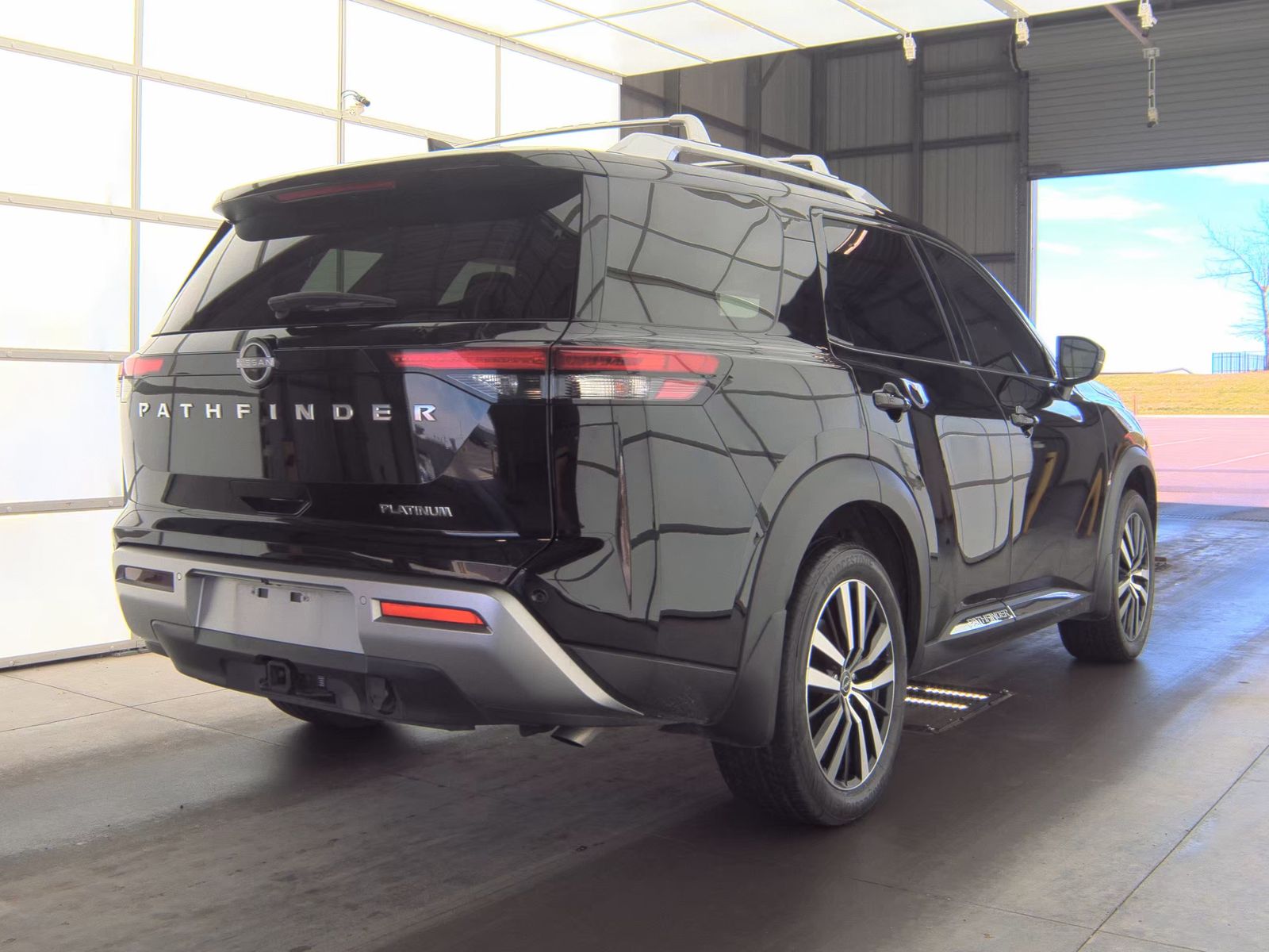 2025 Nissan Pathfinder Platinum FWD