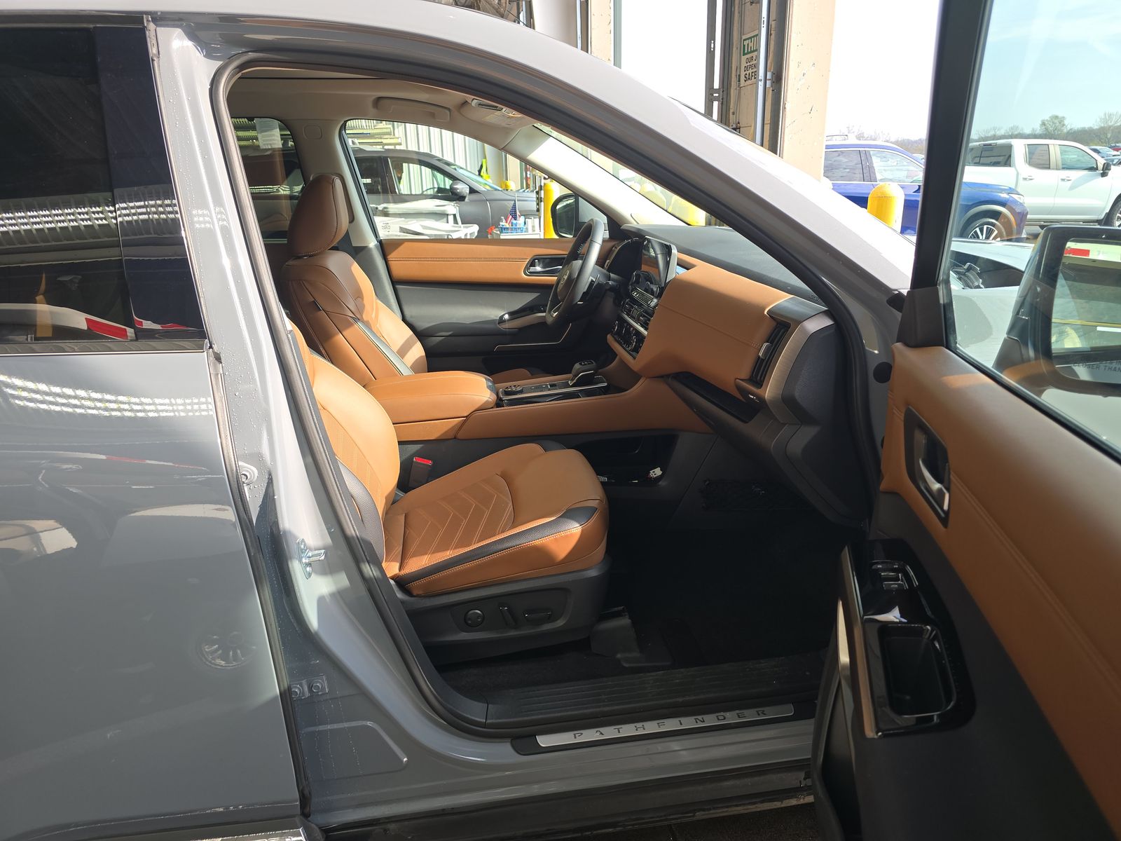 2025 Nissan Pathfinder Platinum AWD