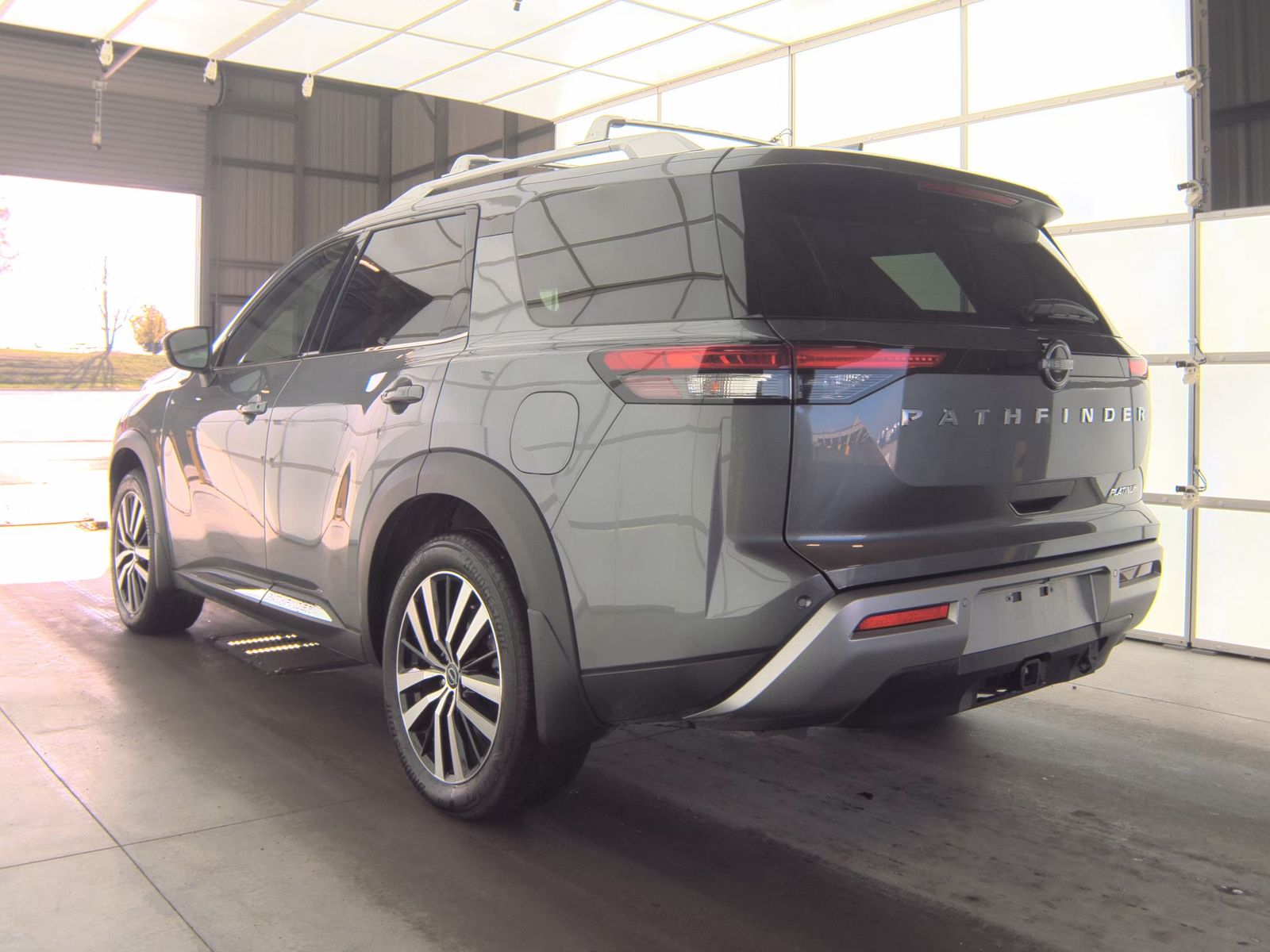 2024 Nissan Pathfinder Platinum FWD
