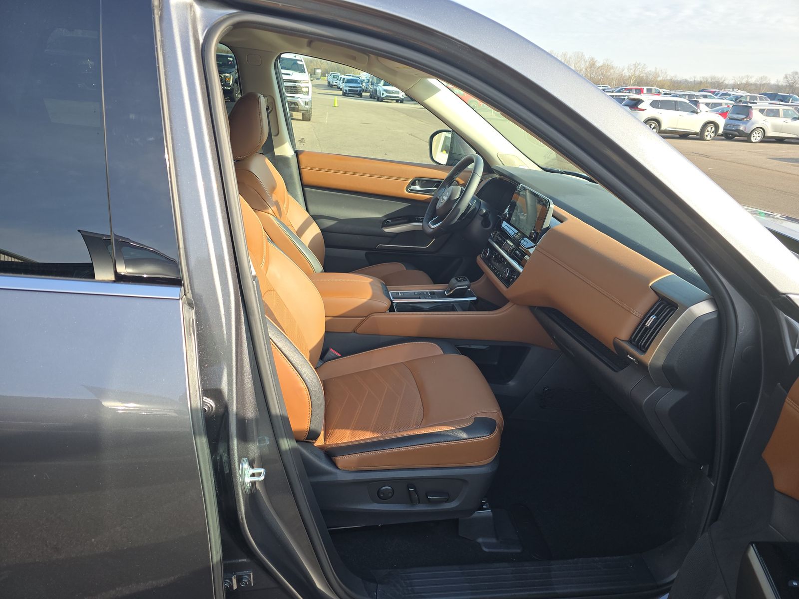 2024 Nissan Pathfinder Platinum FWD