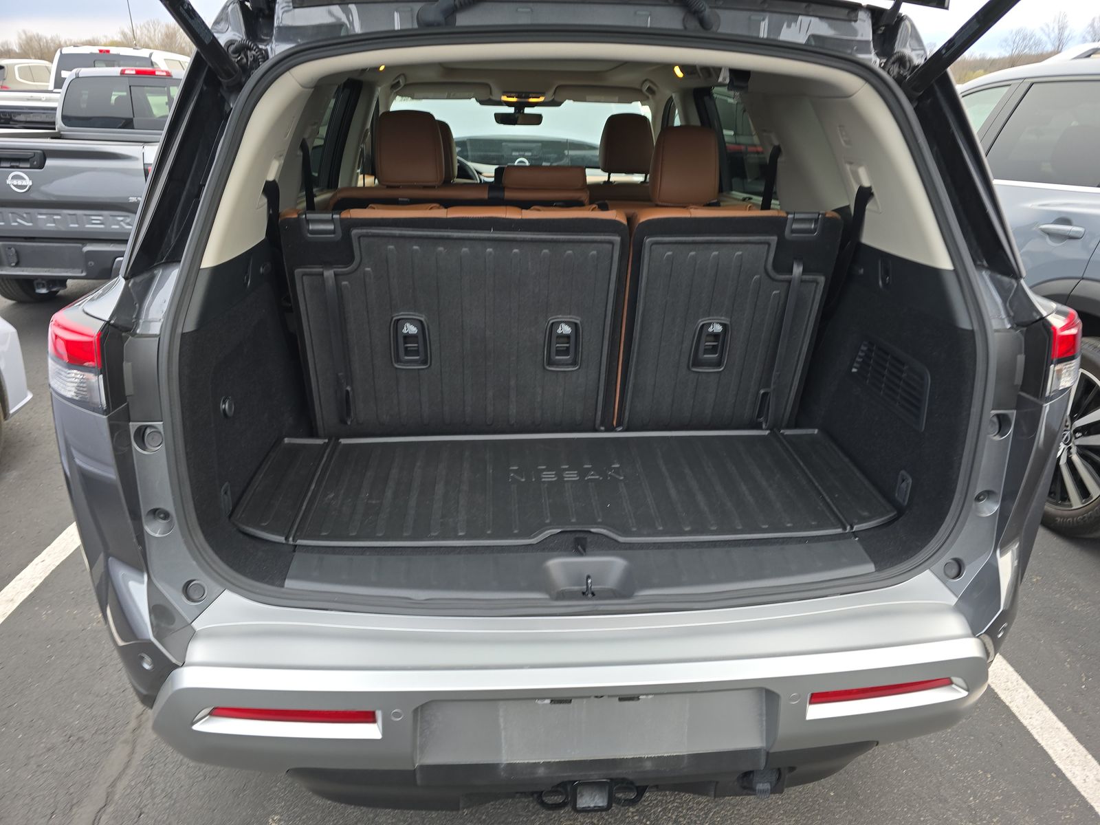 2024 Nissan Pathfinder Platinum FWD