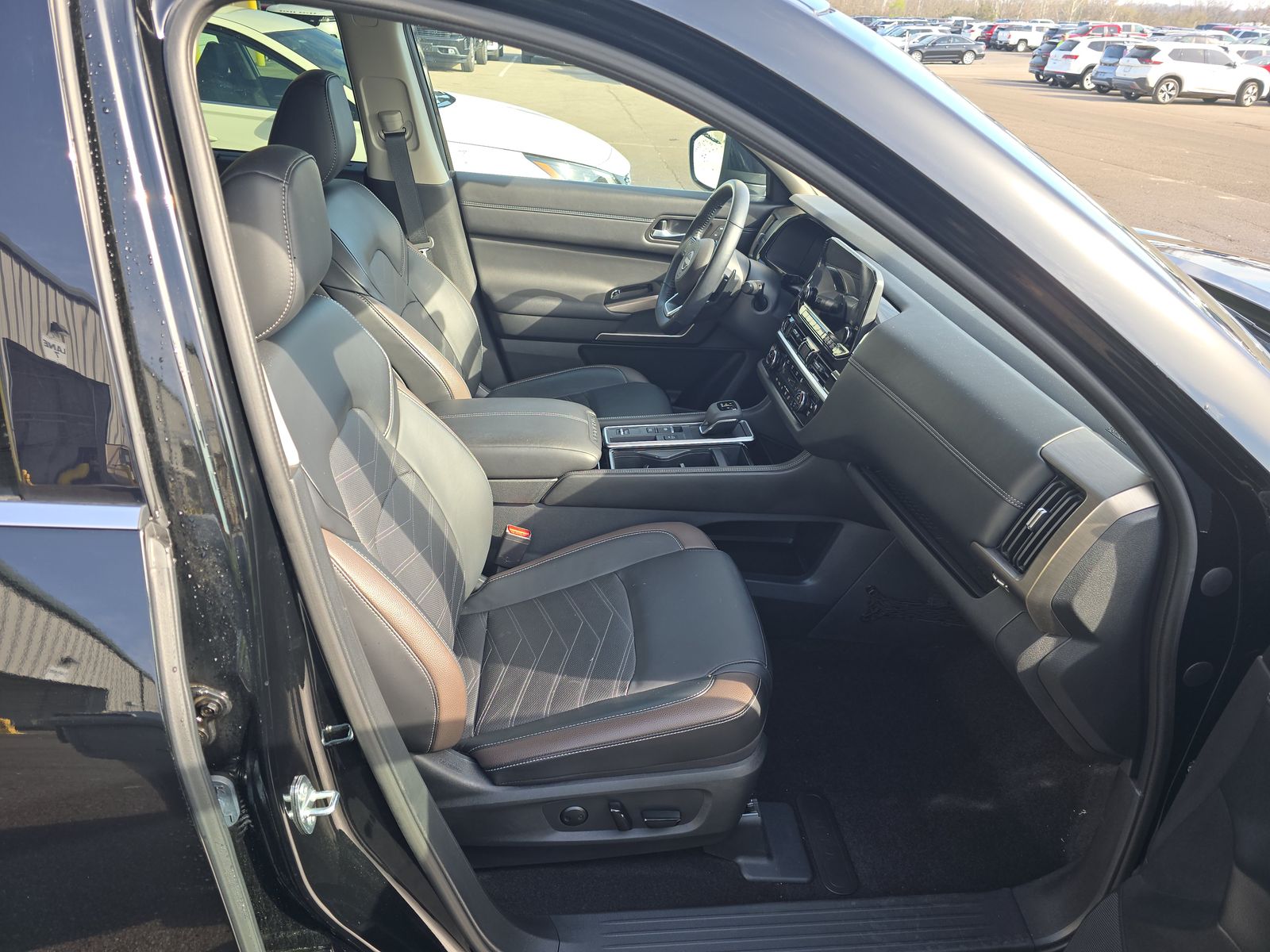 2024 Nissan Pathfinder Platinum FWD