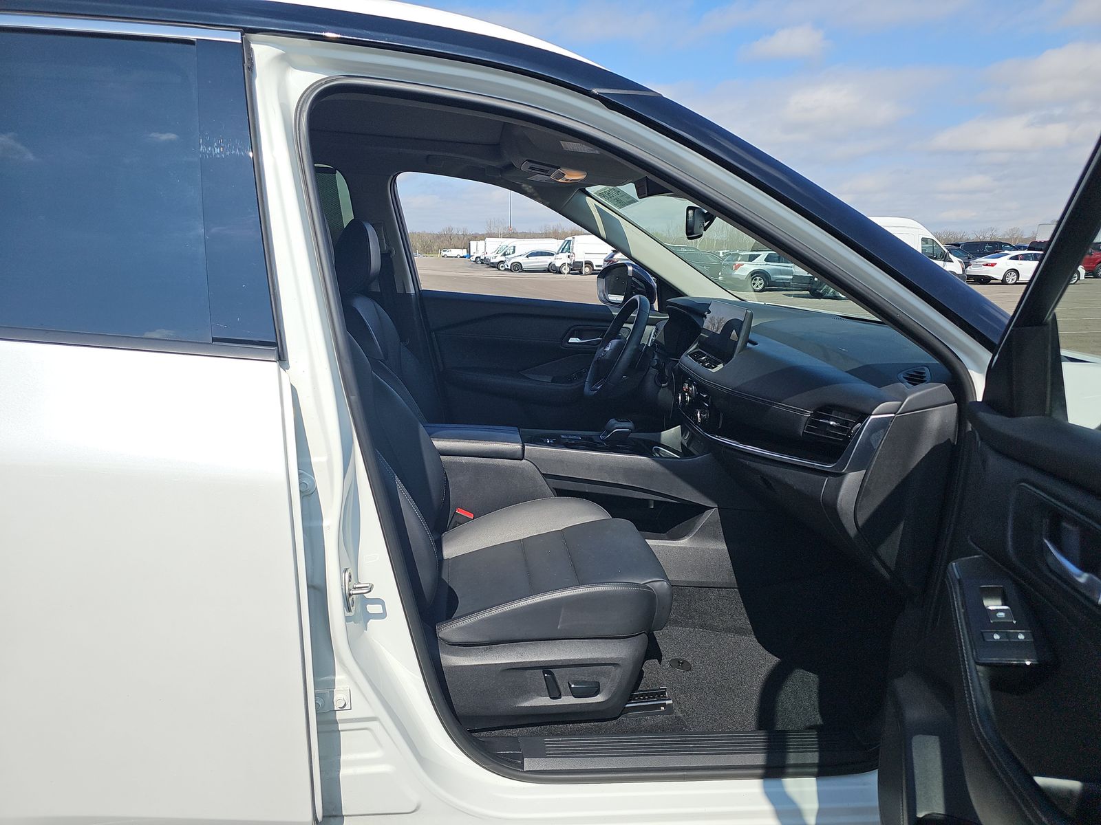 2025 Nissan Rogue SL FWD