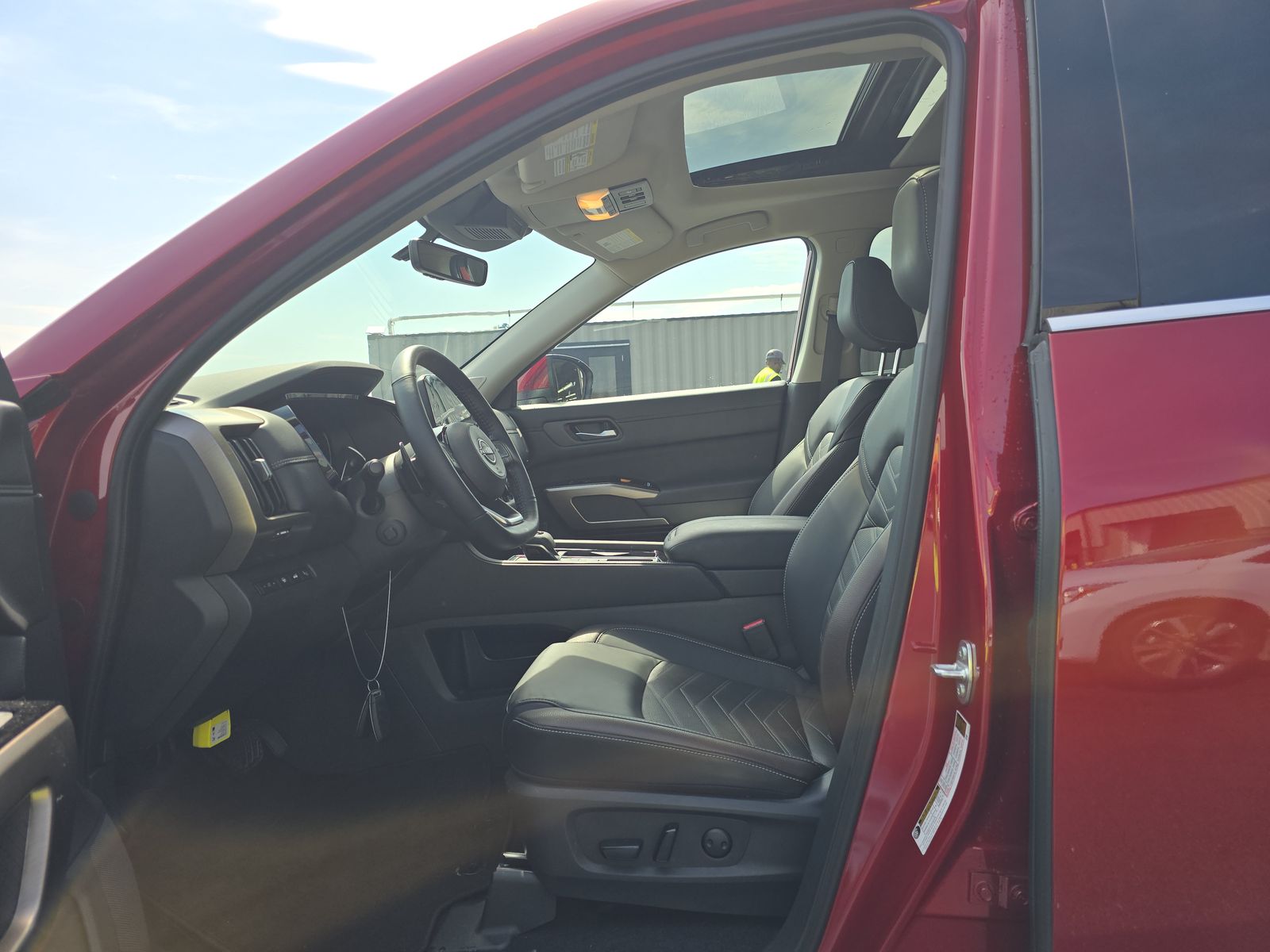 2024 Nissan Pathfinder Platinum FWD