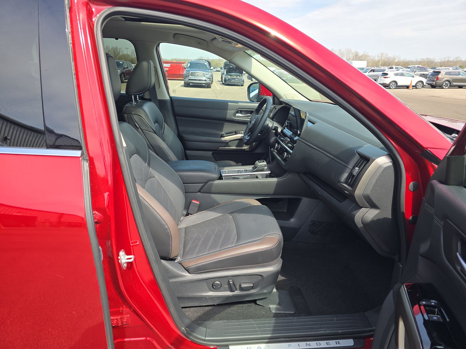 2024 Nissan Pathfinder Platinum FWD