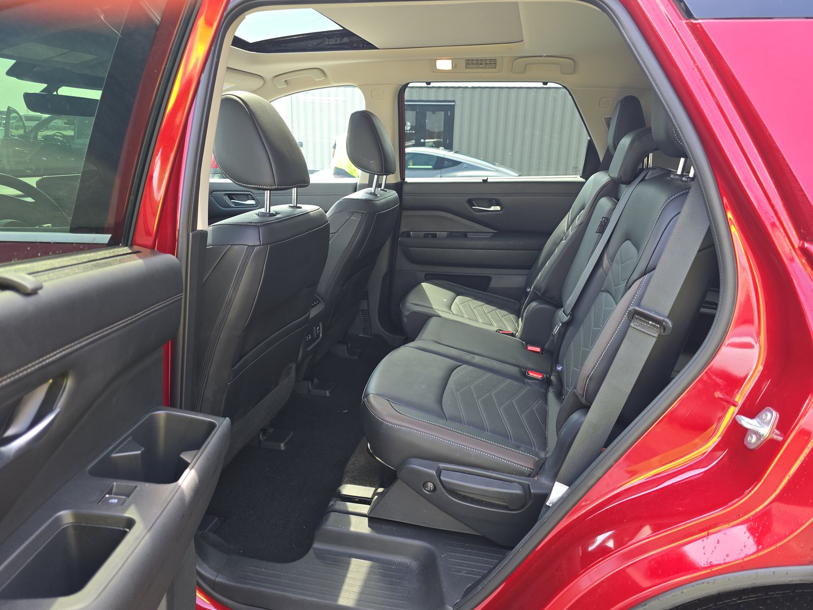 2024 Nissan Pathfinder Platinum FWD