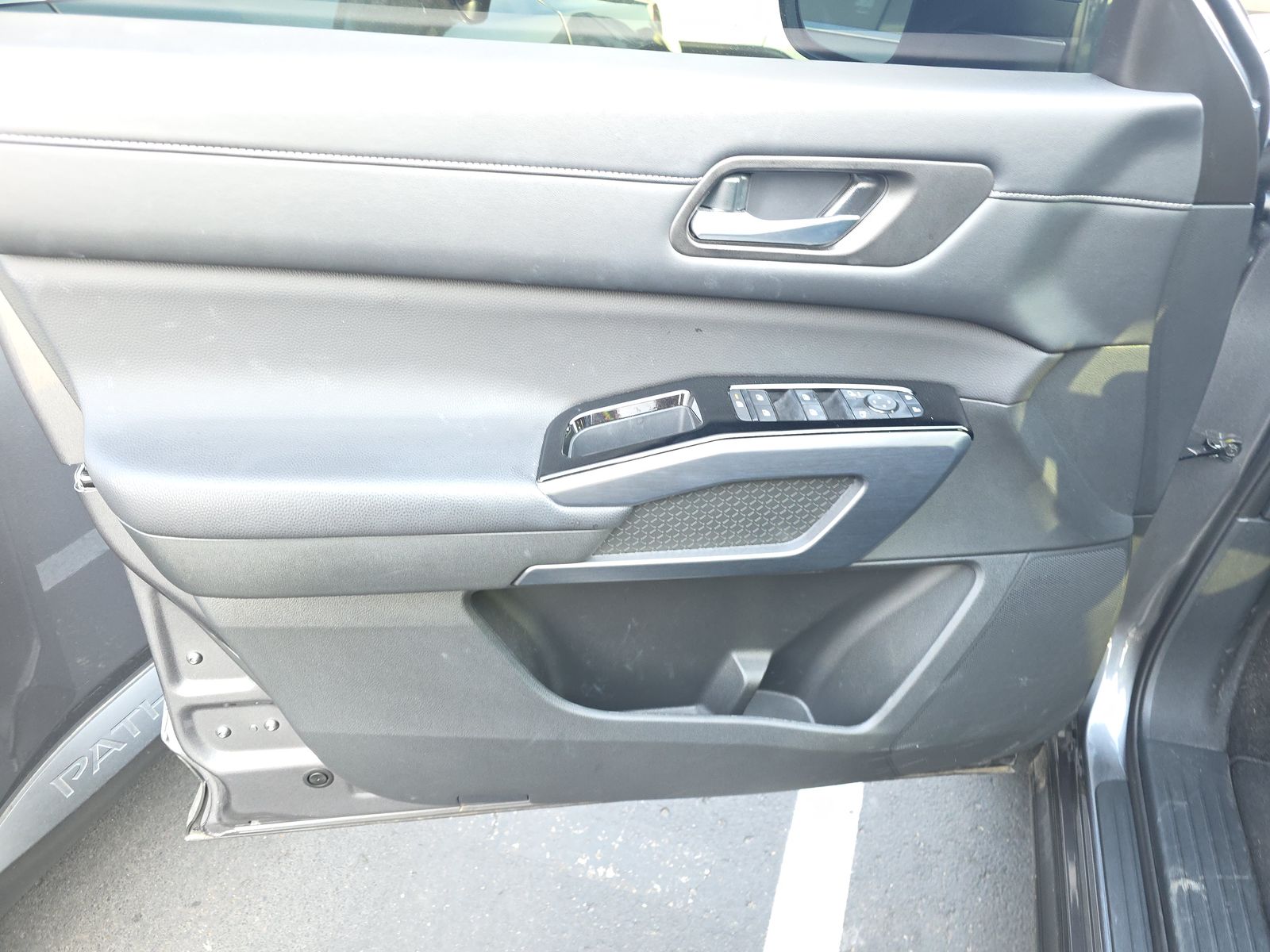 2025 Nissan Pathfinder SL AWD