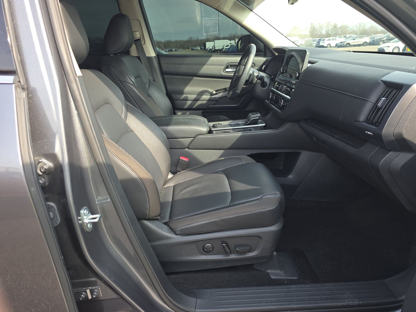 2025 Nissan Pathfinder SL AWD