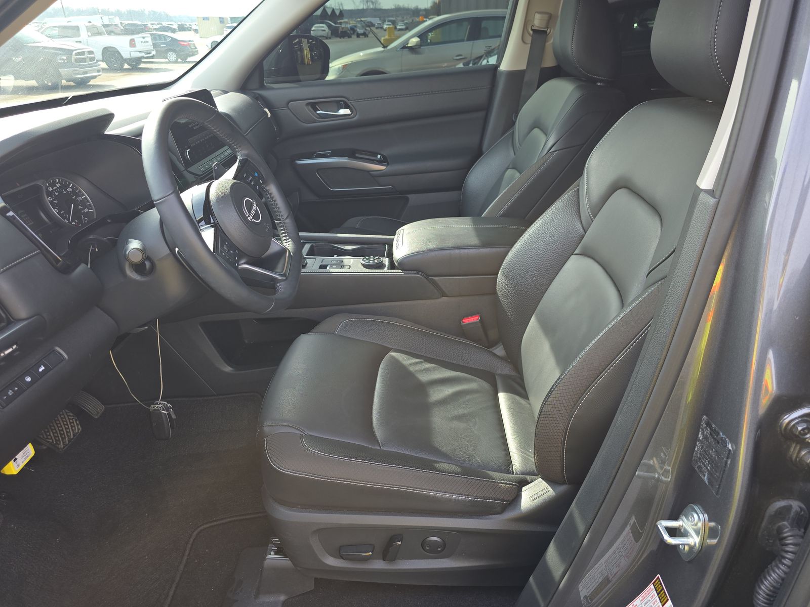 2025 Nissan Pathfinder SL AWD