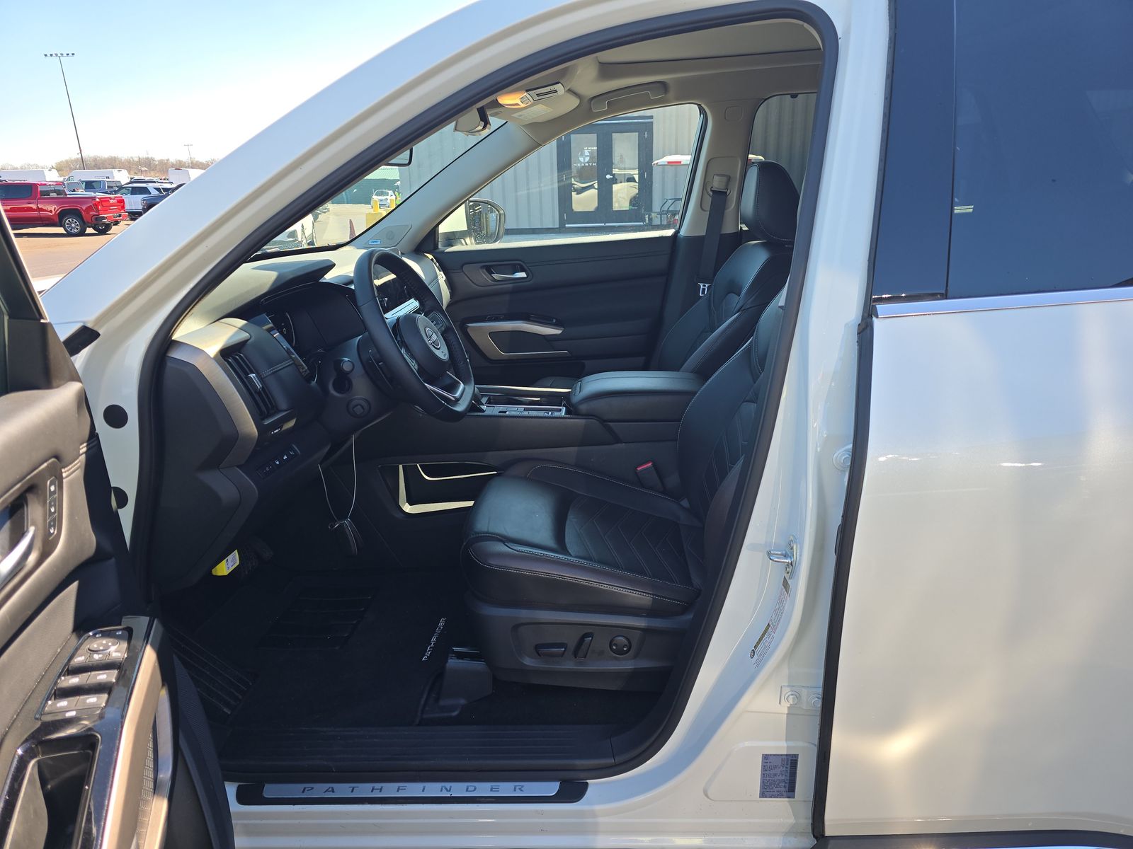 2024 Nissan Pathfinder Platinum FWD