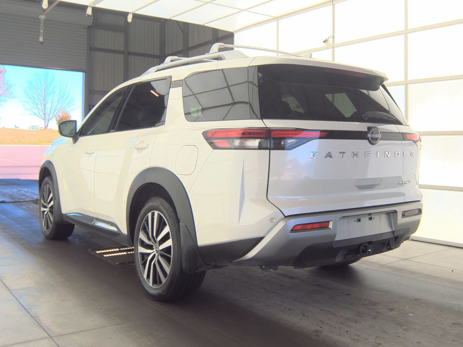 2024 Nissan Pathfinder Platinum FWD