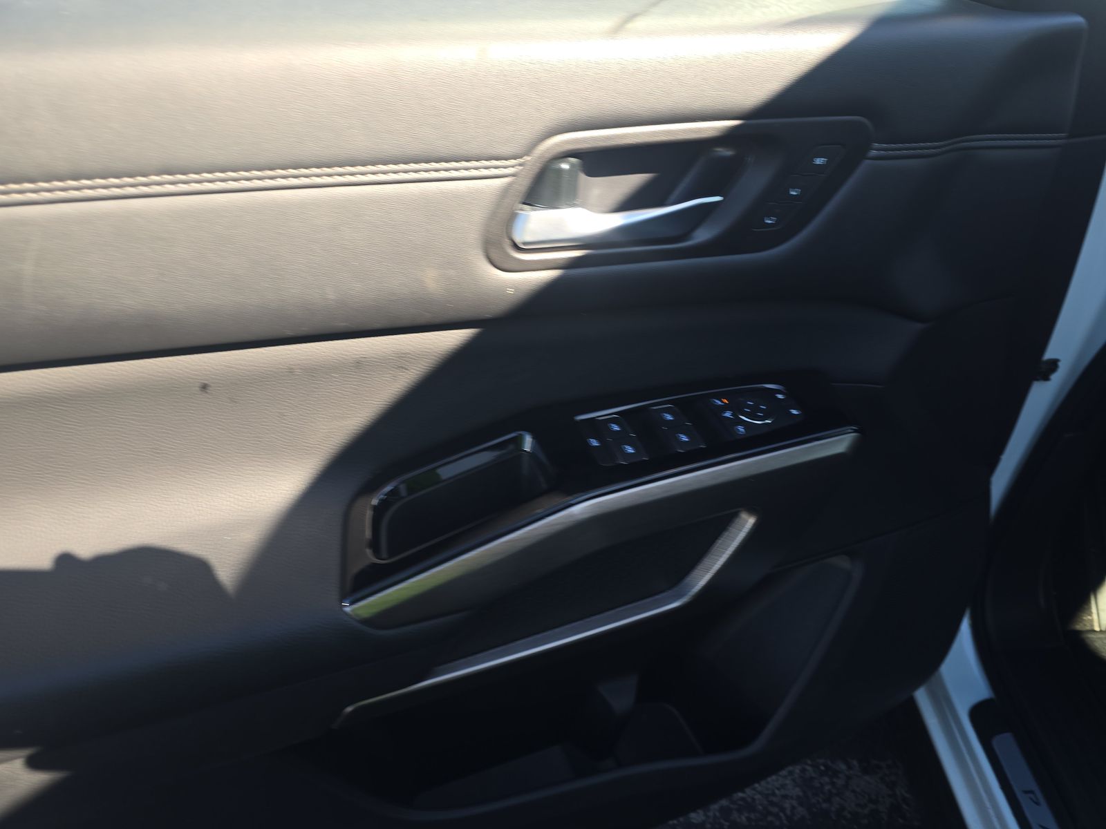 2024 Nissan Pathfinder Platinum FWD