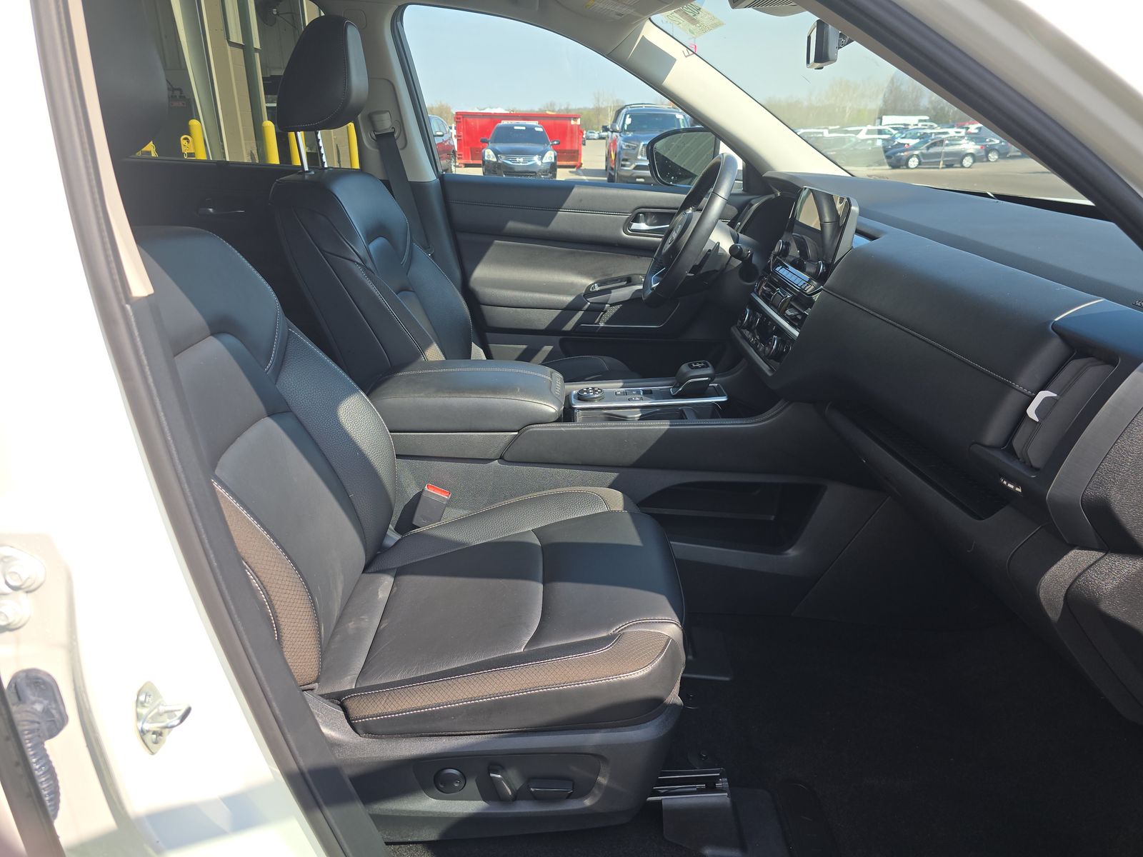 2024 Nissan Pathfinder SL AWD