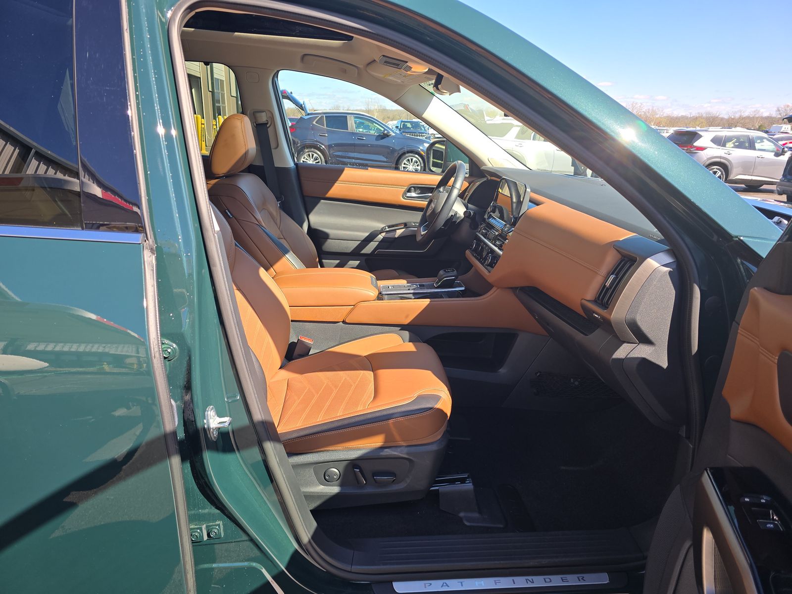 2024 Nissan Pathfinder Platinum FWD