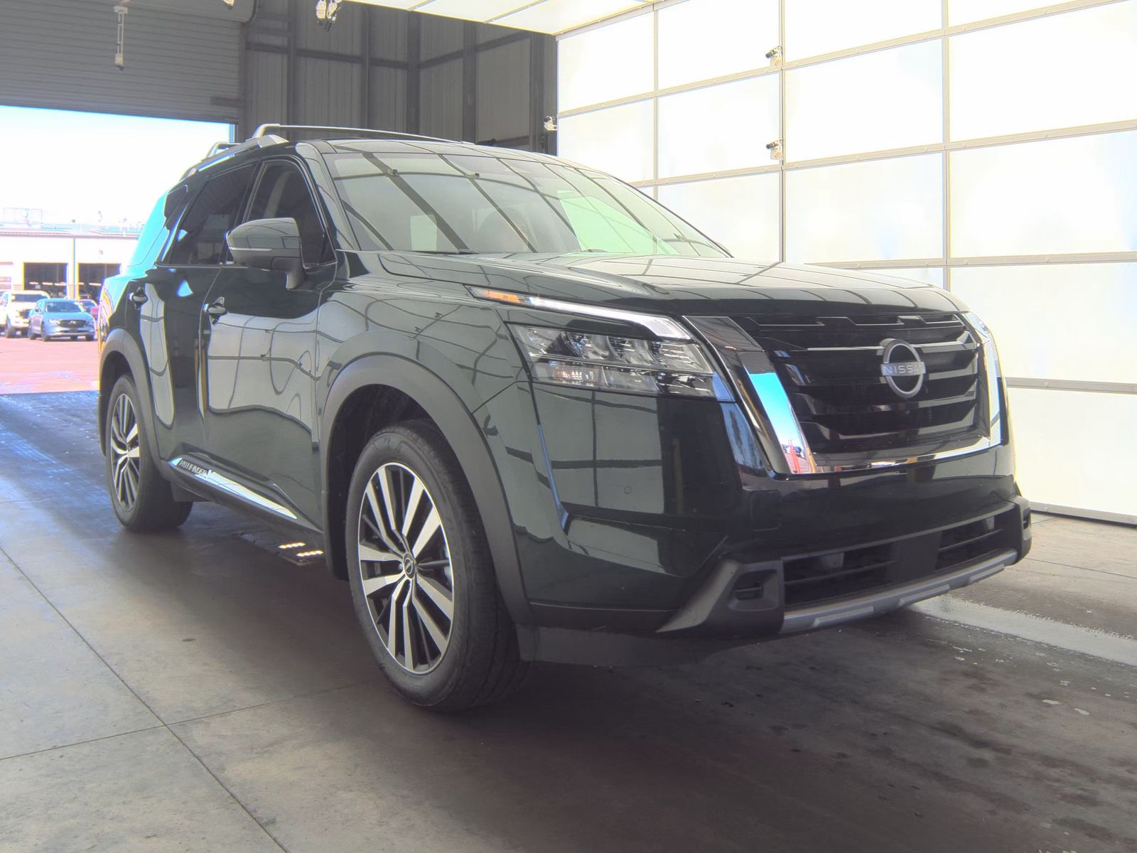 2024 Nissan Pathfinder Platinum FWD